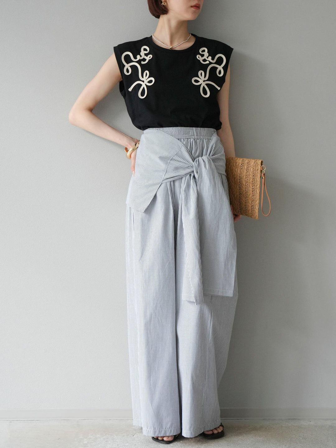 [SET]コード刺繍フレンチスリーブTシャツ+ウエスト巻きストライプイージーパンツ(2set)