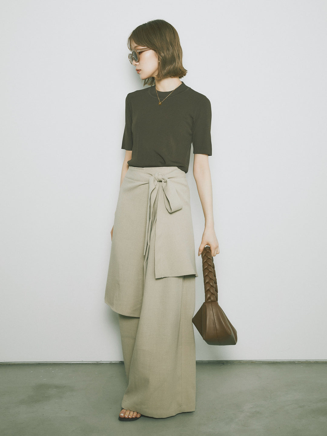 [預訂] 後開人造絲針織上衣/棕色