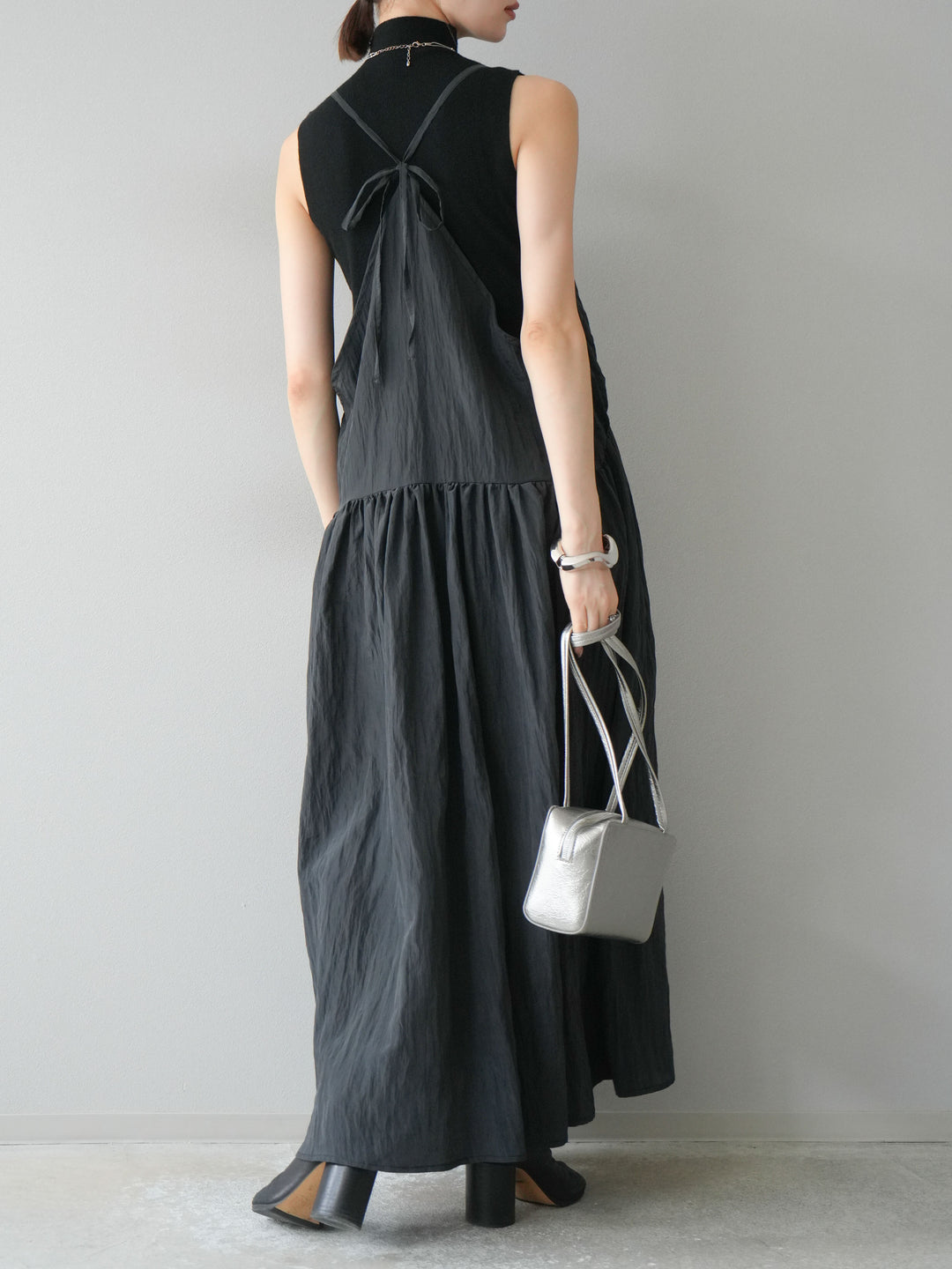 [予約]シボ加工シャイニーキャミワンピース/ブラック