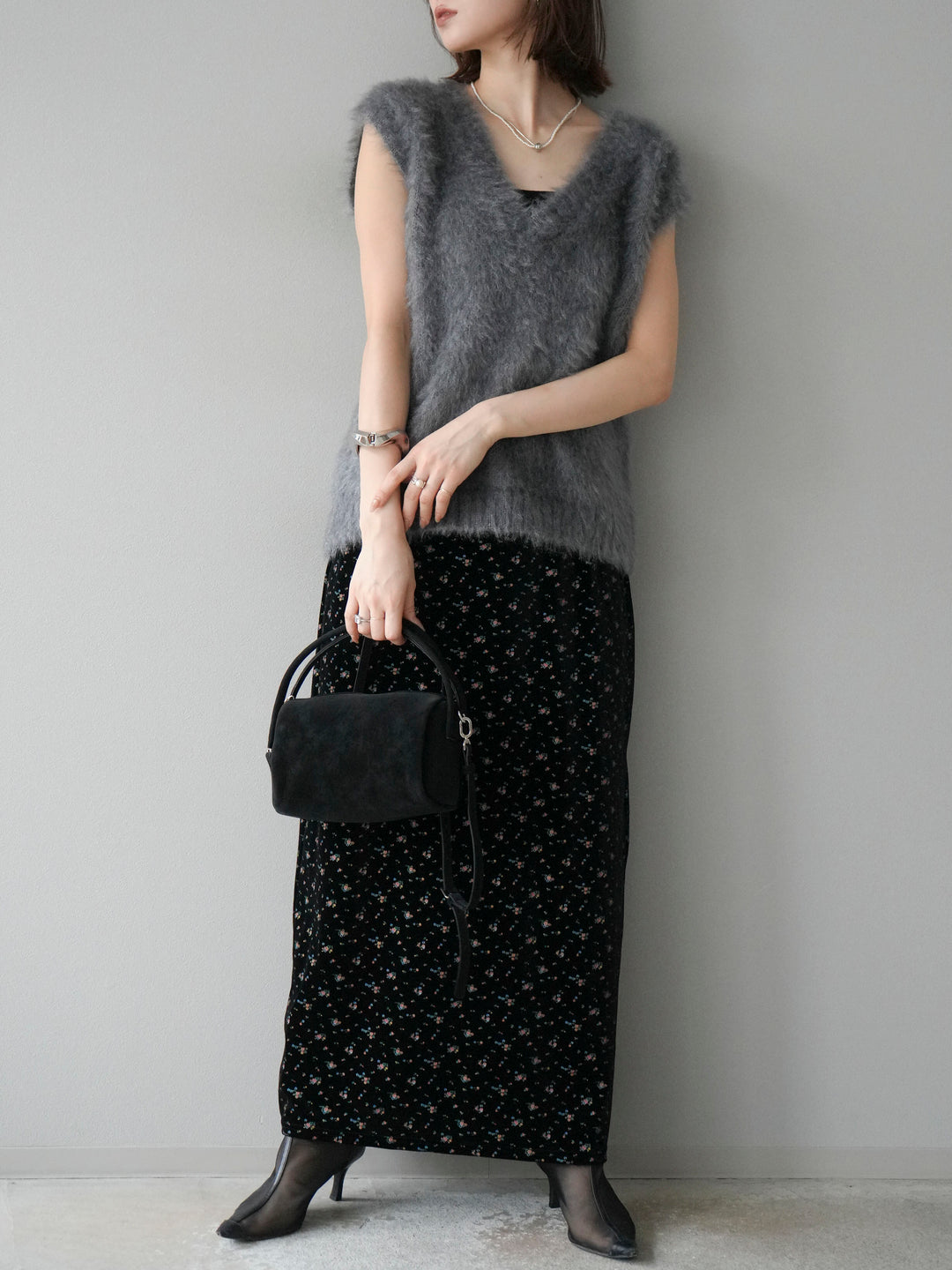 [予約]ベロアフラワープリントIラインスカート/ブラックxイエロー