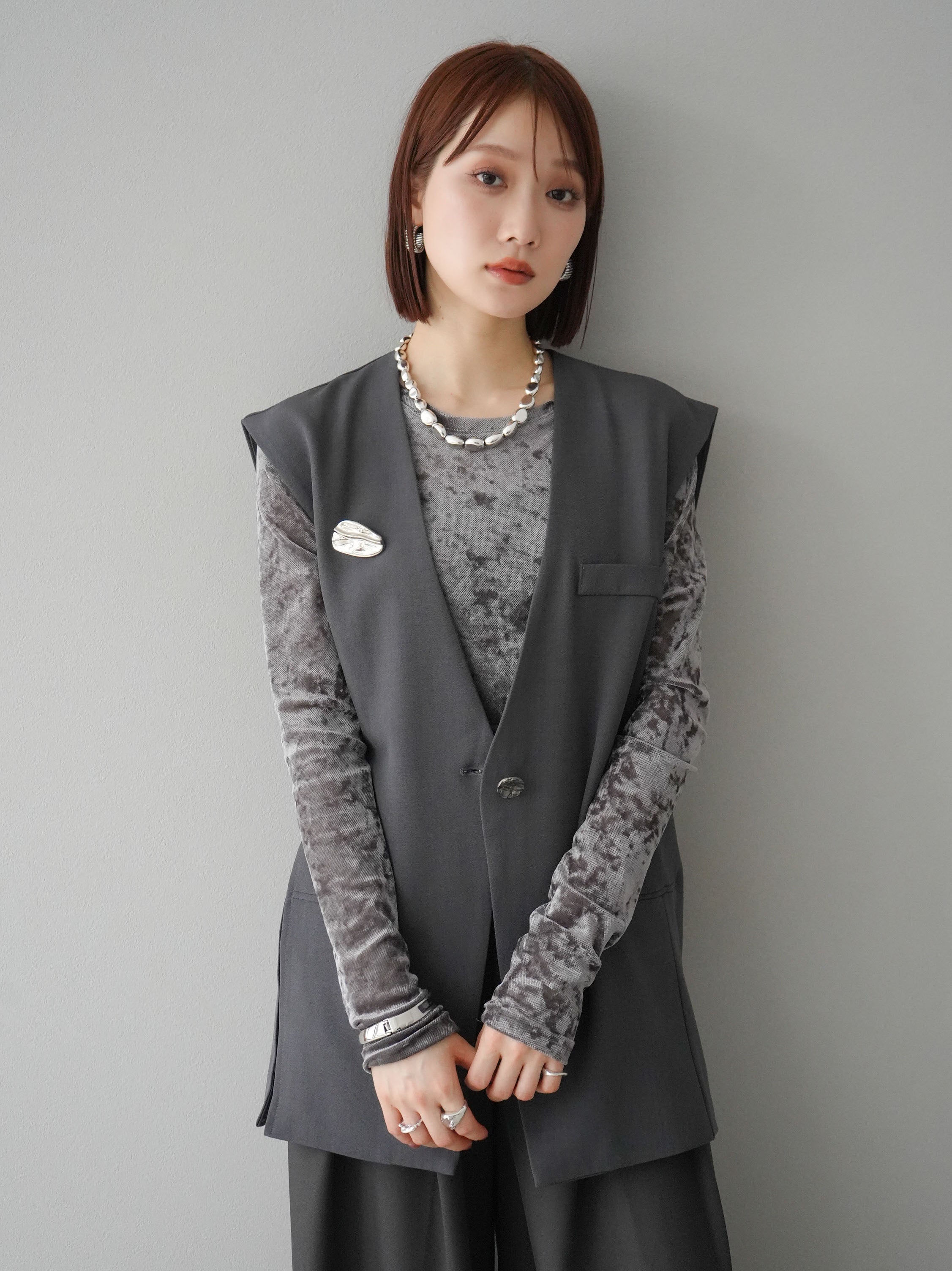 予約]マットモチーフデザインジレ/グレー – Lumier
