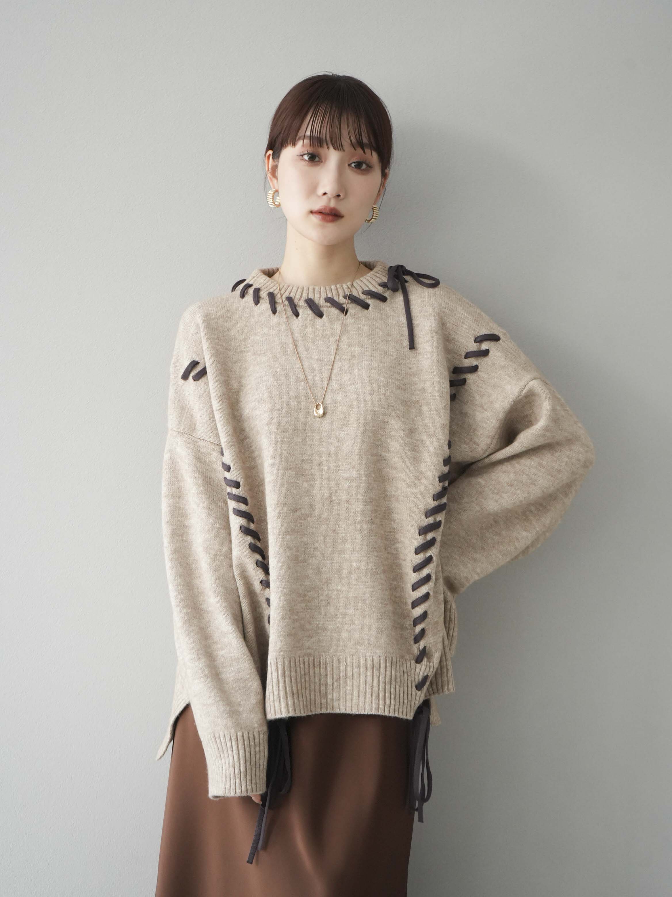 予約]ハンドステッチ配色オーバーニットプルオーバー/ベージュ – Lumier