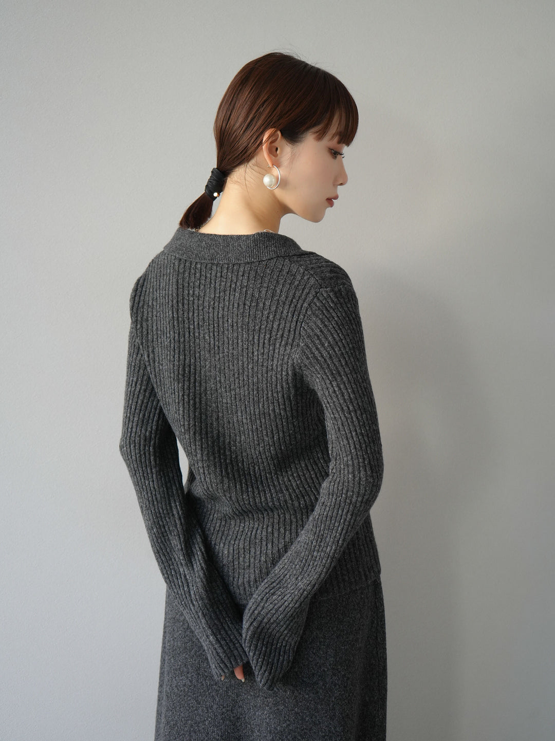 [預訂] 鉤眼細部領口針織開襟衫/炭灰