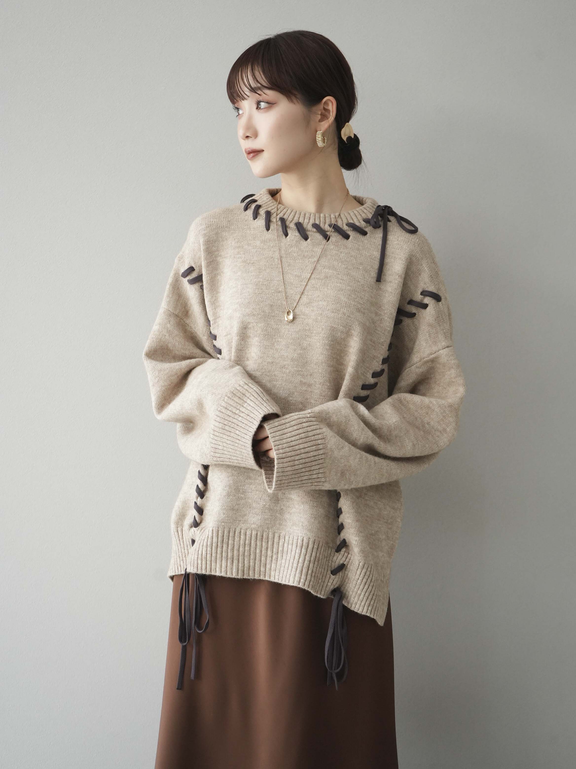 予約]ハンドステッチ配色オーバーニットプルオーバー/ベージュ – Lumier