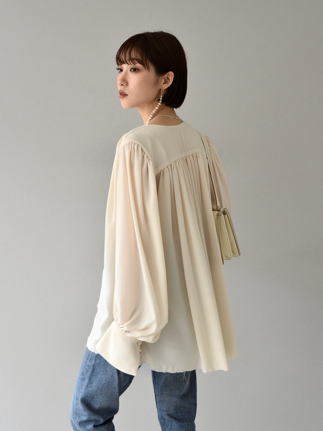 [Pre-order] TUCK CHIFFON BLOUSE/IVORY