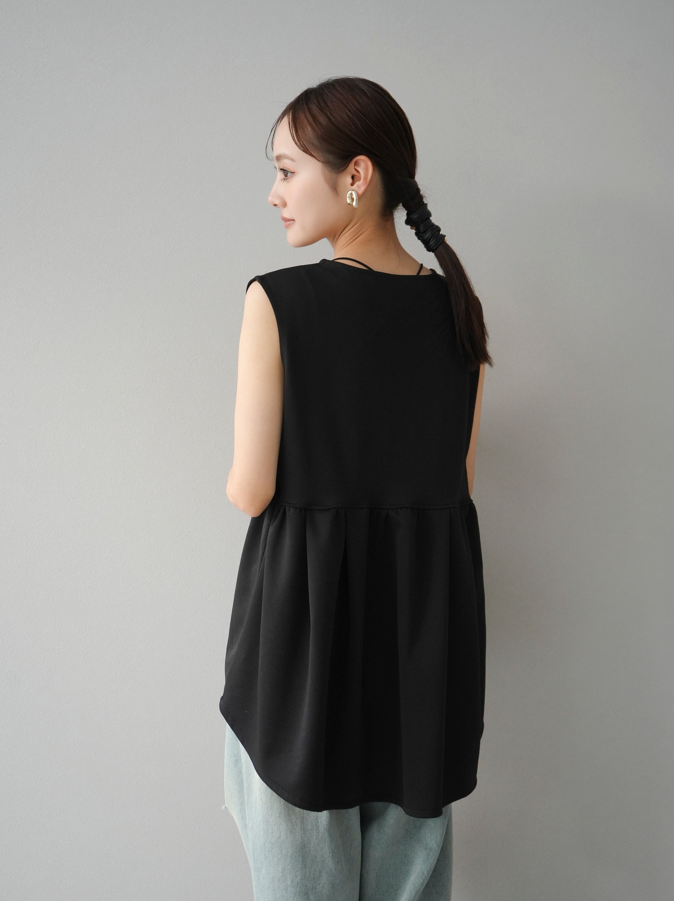 予約]Vネックぺプラムベスト/ブラック – Lumier