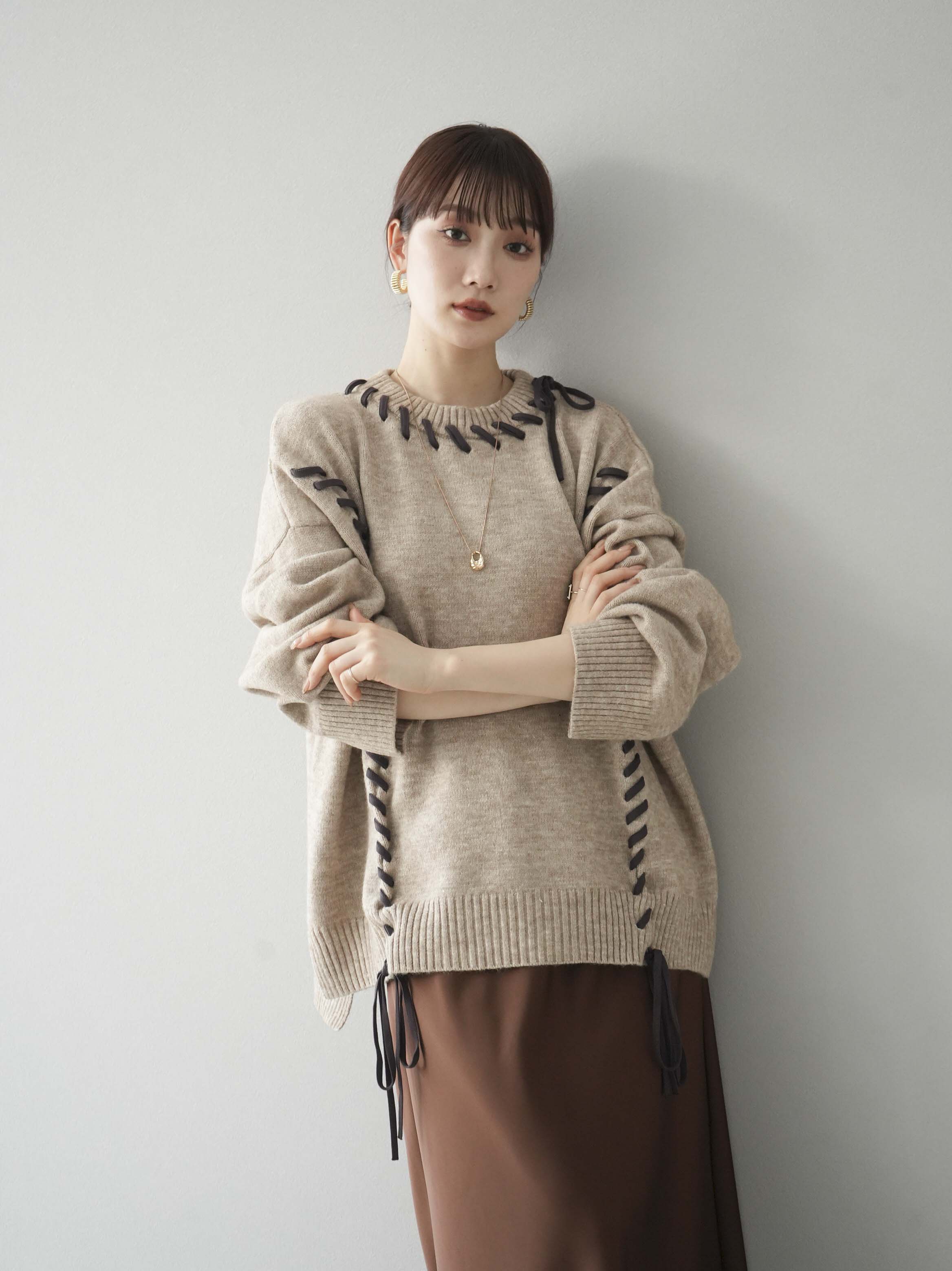 Lumier ハンドステッチ配色オーバーニットプルオーバー　配色デザインスカート 予約]ハンドステッチ配色オーバーニットプルオーバー/ベージュ – Lumier