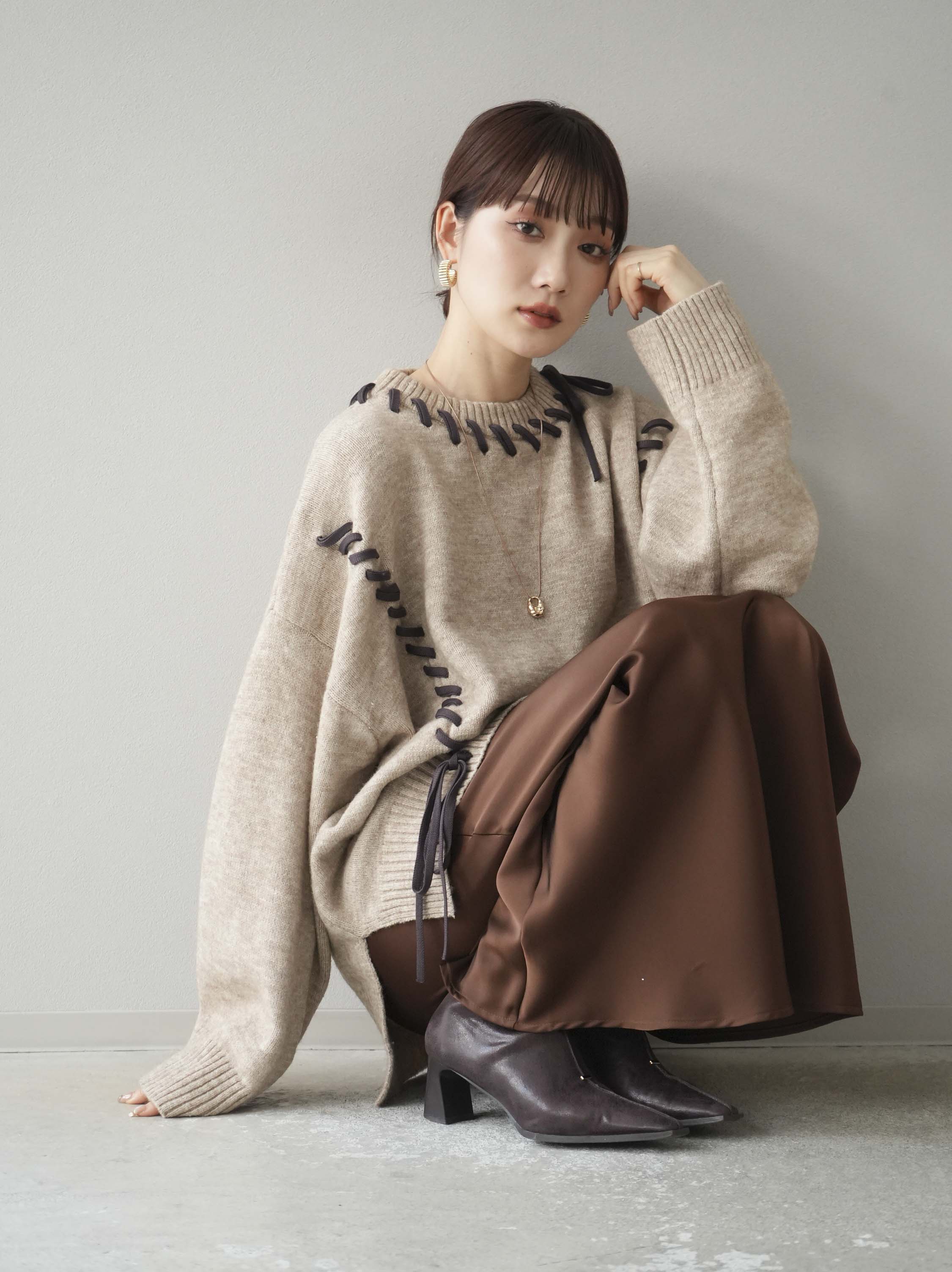 Lumier ハンドステッチ配色オーバーニットプルオーバー　配色デザインスカート 予約]ハンドステッチ配色オーバーニットプルオーバー/ベージュ – Lumier