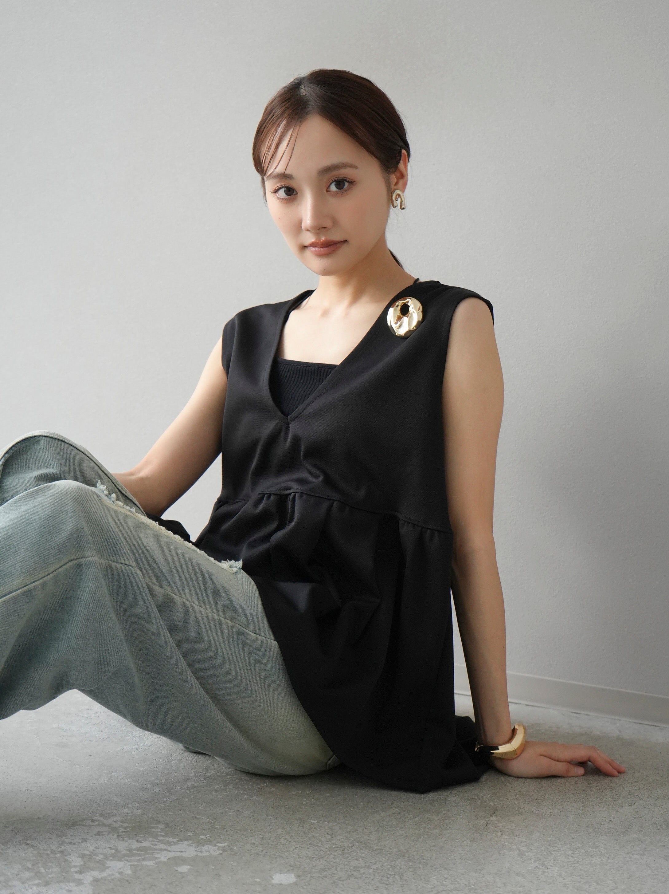 予約]Vネックぺプラムベスト/ブラック – Lumier