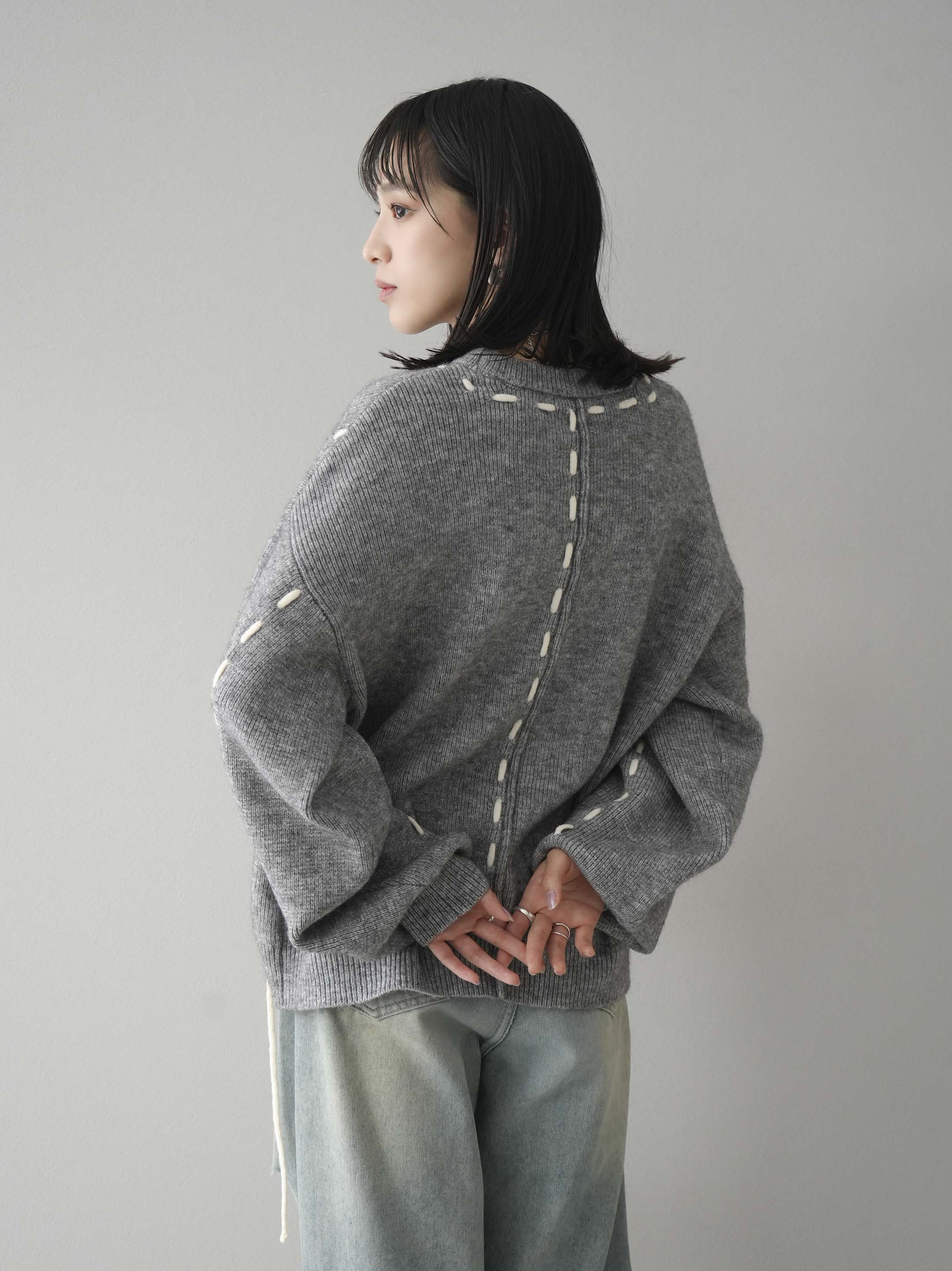 予約]ステッチデザインニットプルオーバー/グレー – Lumier