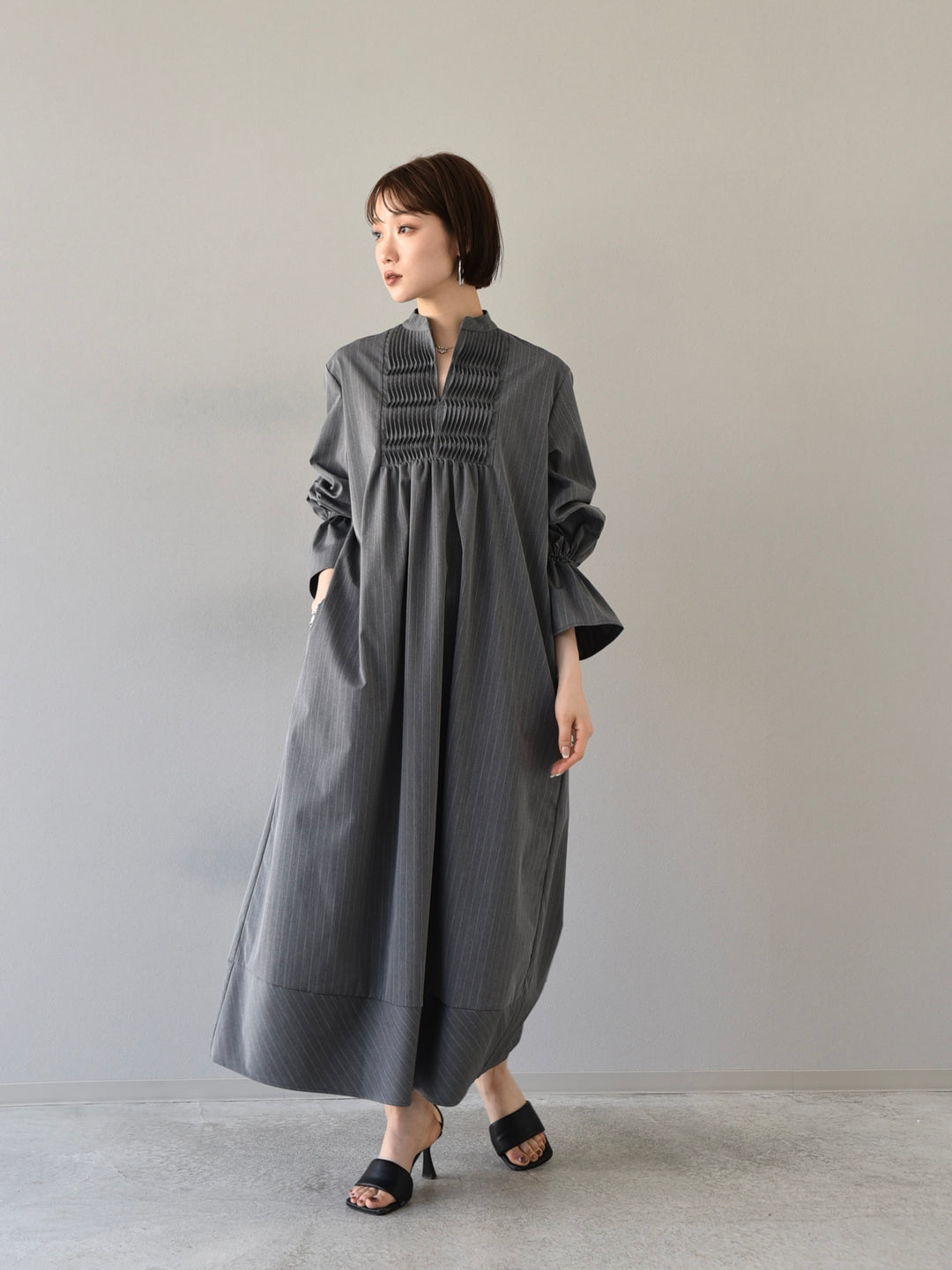 [予約]SUSTAINABLE DESIGN PINTUCK STRIPE SHIRT ONE-PIECE/GRAY