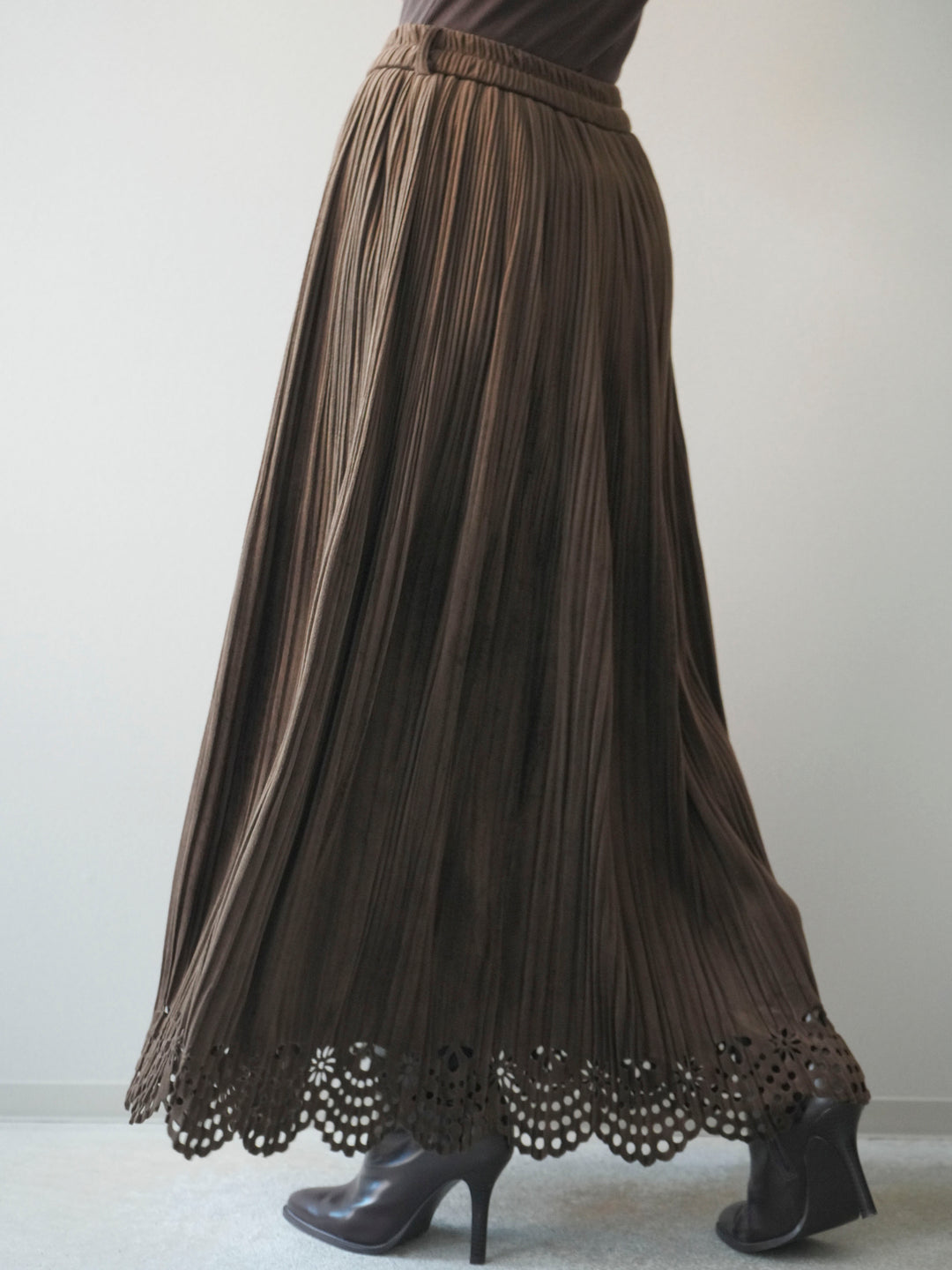 [予約]パンチングデザインスエードプリーツスカート/brown