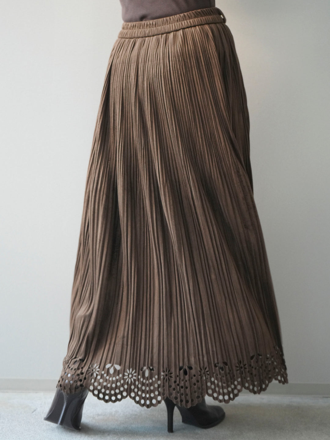 [予約]パンチングデザインスエードプリーツスカート/brown