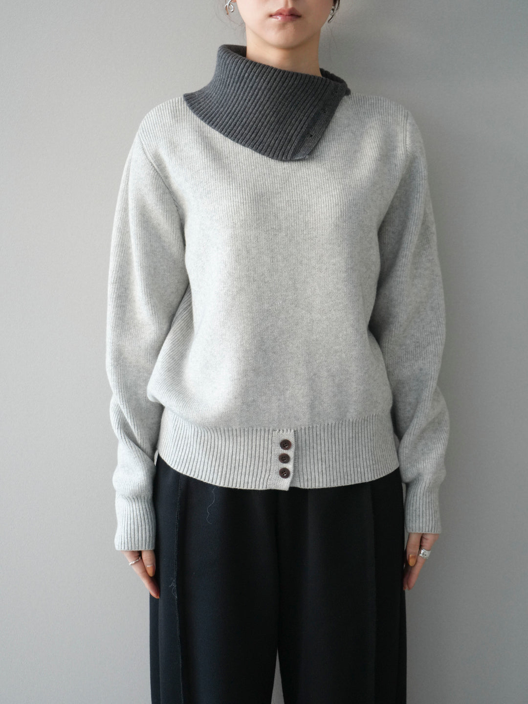 [予約]デザインネックバイカラーニットプルオーバー/gray