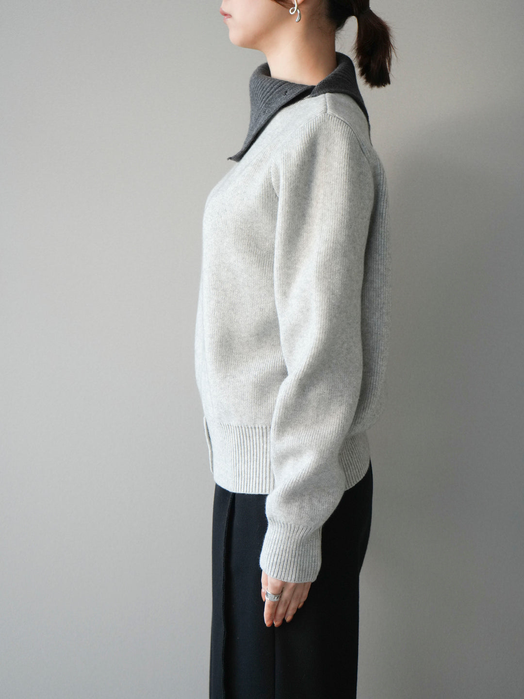 [予約]デザインネックバイカラーニットプルオーバー/gray