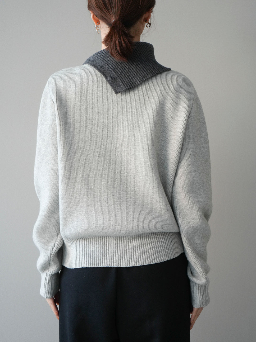 [予約]デザインネックバイカラーニットプルオーバー/gray