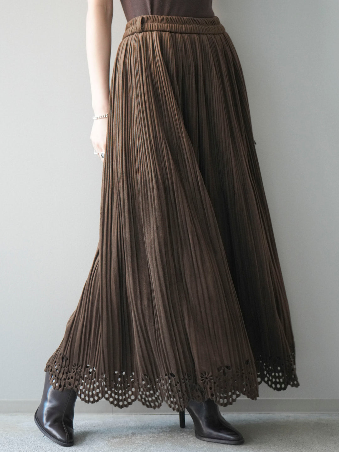 [予約]パンチングデザインスエードプリーツスカート/brown