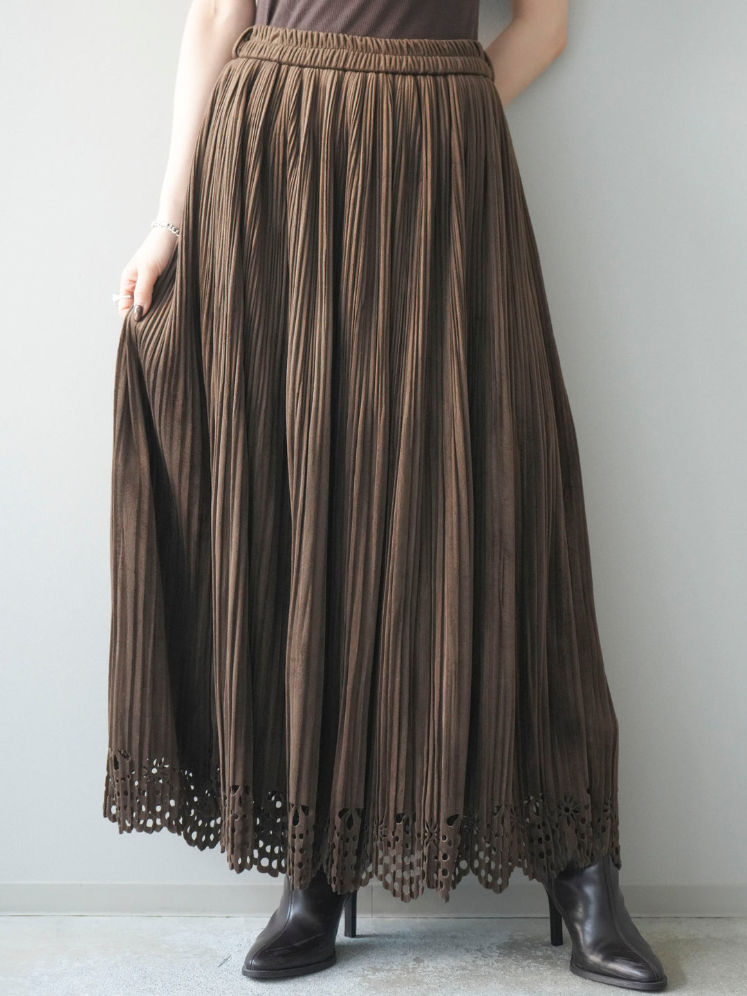 [予約]パンチングデザインスエードプリーツスカート/brown