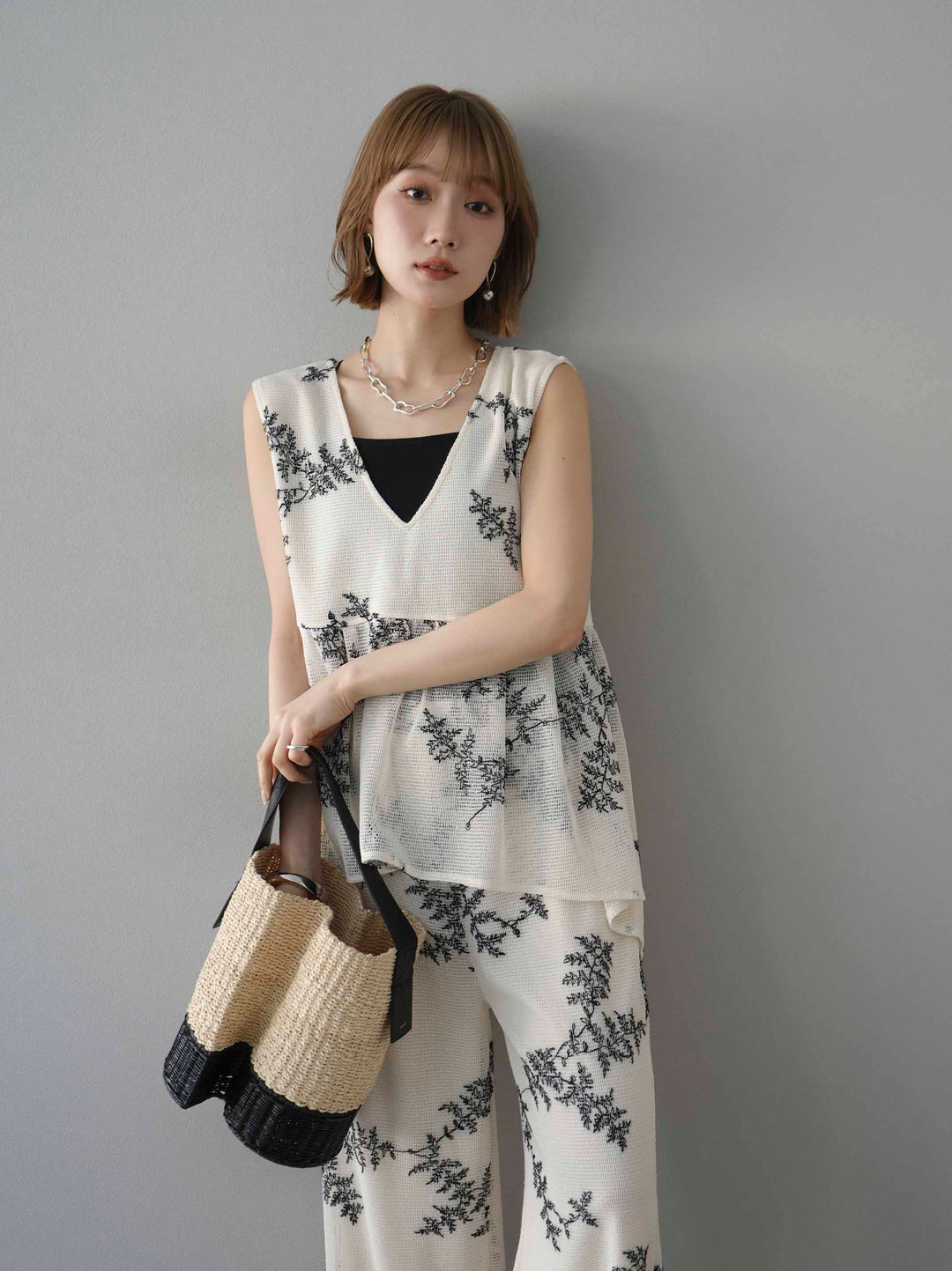 [予約]リーフ柄メッシュVネックフレアトップス/アイボリー