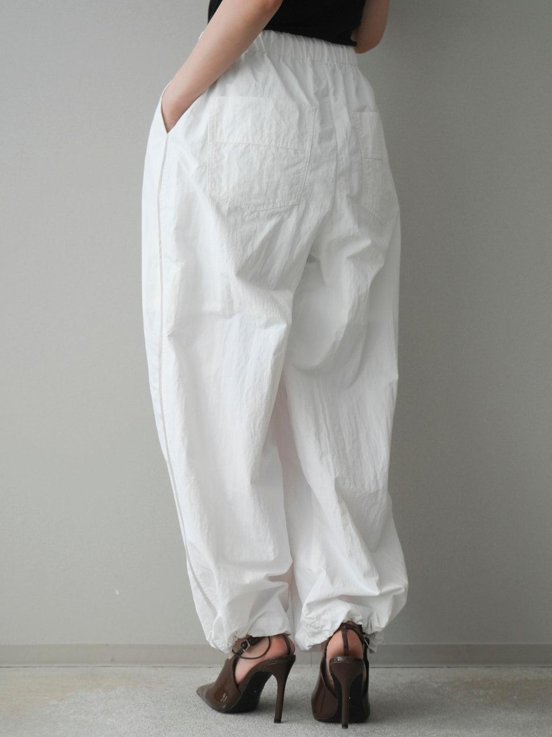 [予約]ドロストサイドラインナイロンパンツ/off