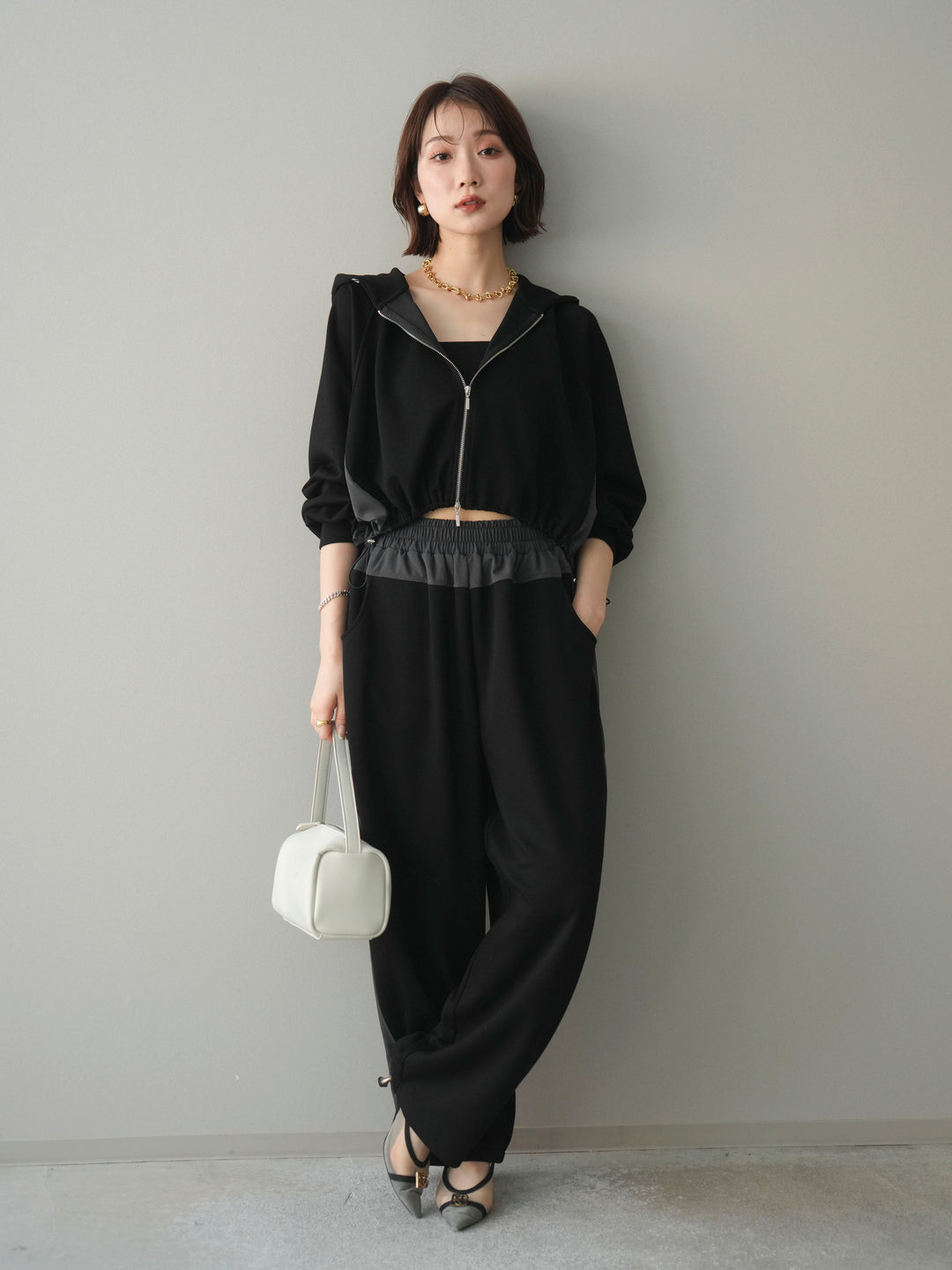 [予約]バイカラー異素材ライトポンチクロップドZIPフーディー/black