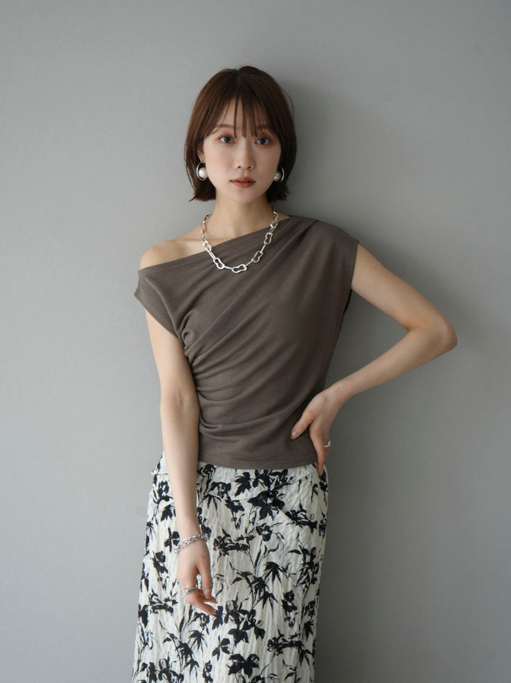 [Pre-order] Asymmetrical tuck sleeveless knit/brown