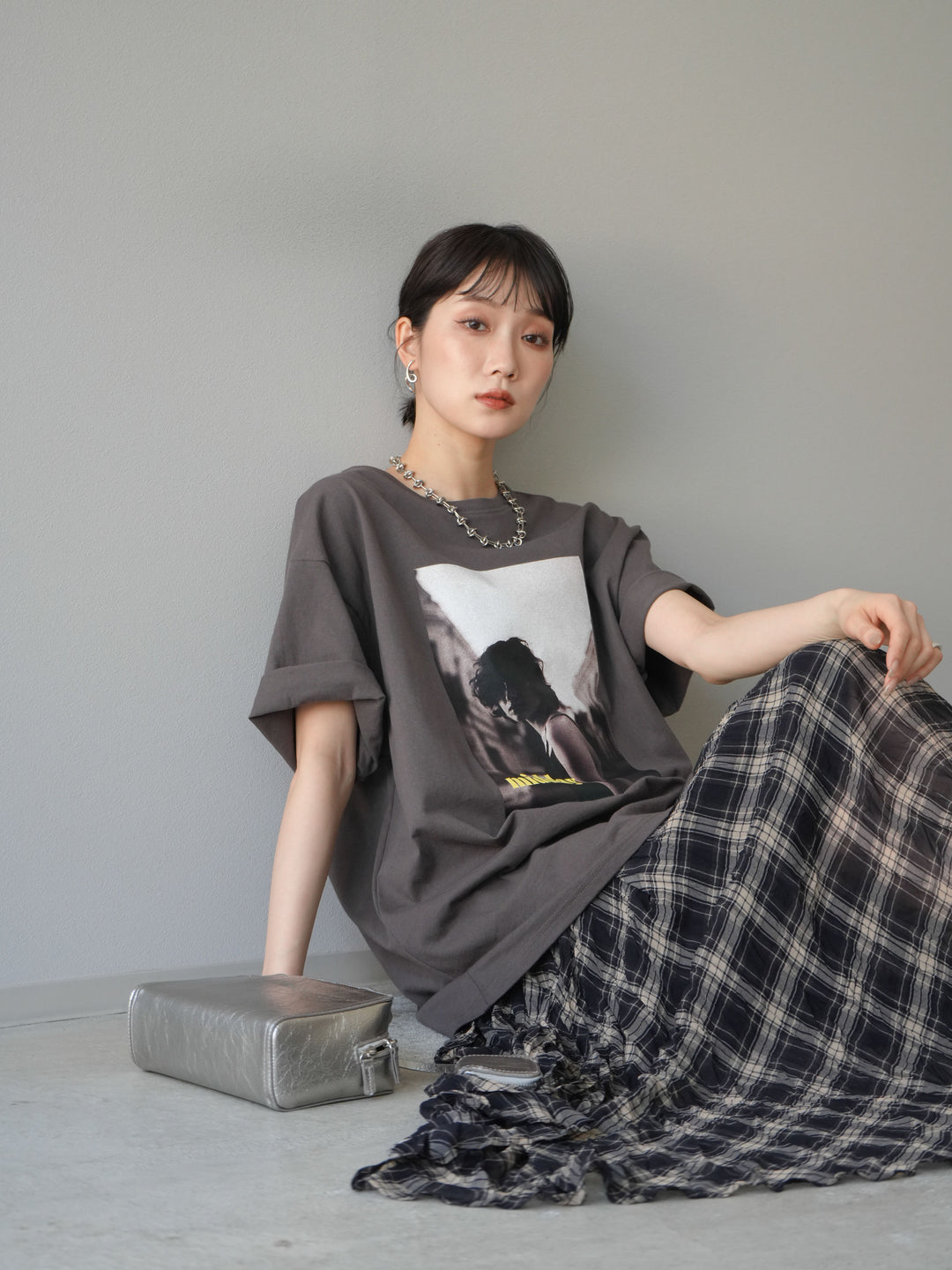 [SET]ネオンロゴフォトプリントBIG Tシャツ+シアーチェックアシンメトリーワッシャースカート(2set)