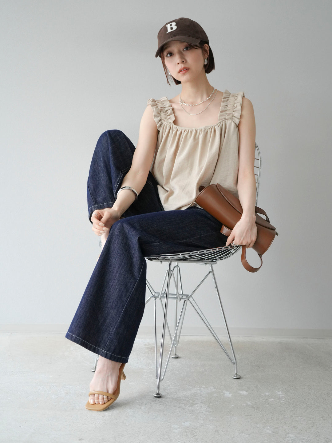 [SET] 縮肩喇叭背心 + 臀部設計牛仔褲 (2 件套)