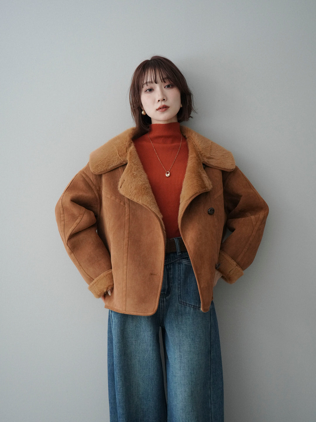 [SET]ムートンショートジャケット+袖ボタンボトルネックリブニットトップス+ベルト付裏起毛カーブデニムパンツ(3set)