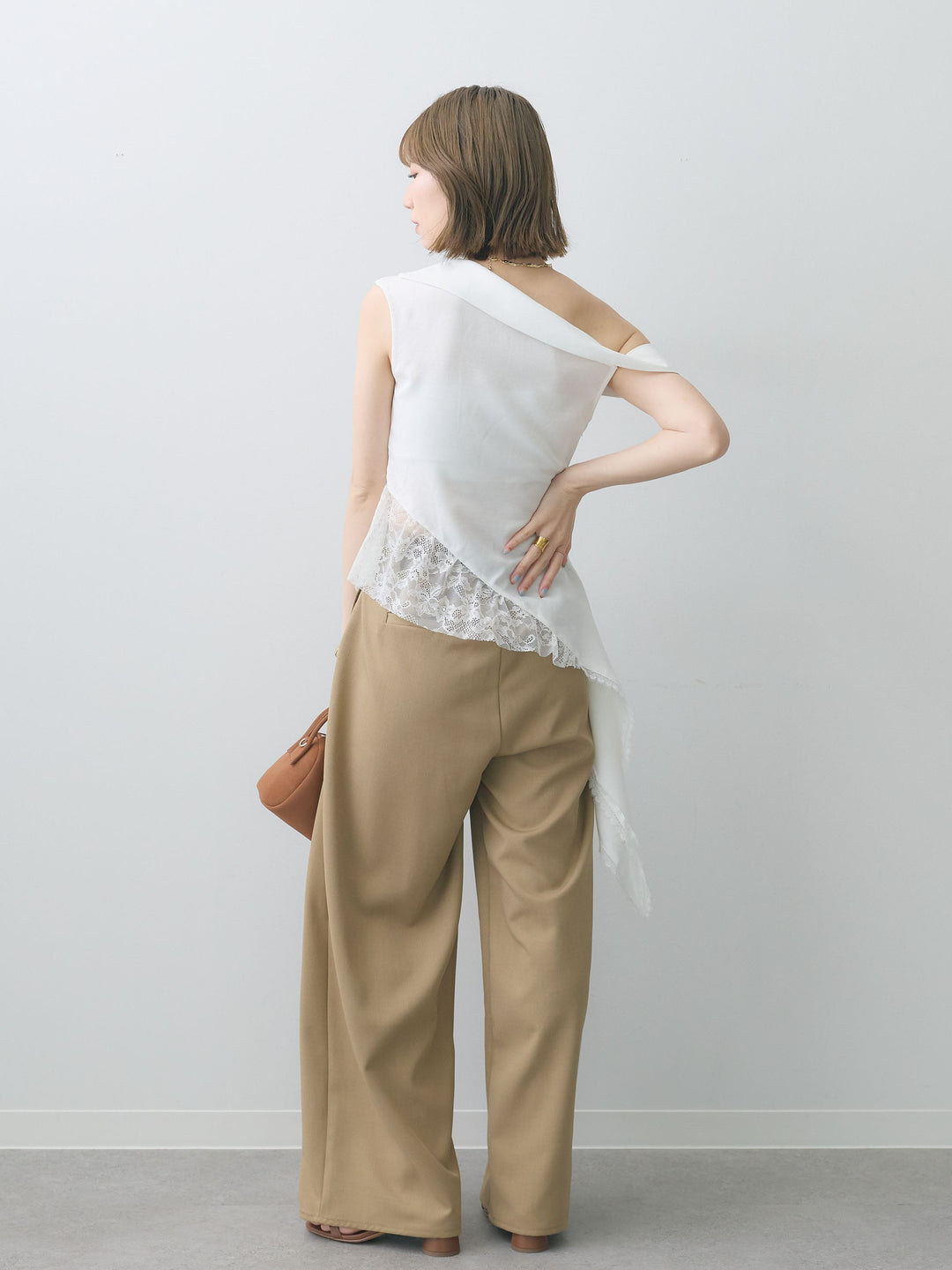 [SET]アシンメトリーラッフルレースヘムトップス+クレープデシンタックワイドパンツ(2set)