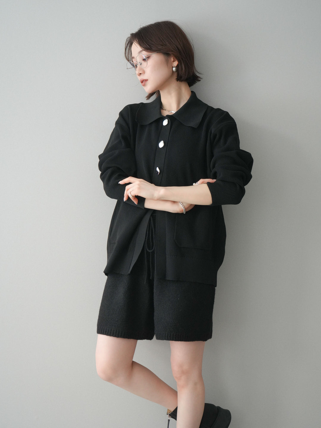 [予約]メタルボタン襟付きポリエステルニットカーディガン/black