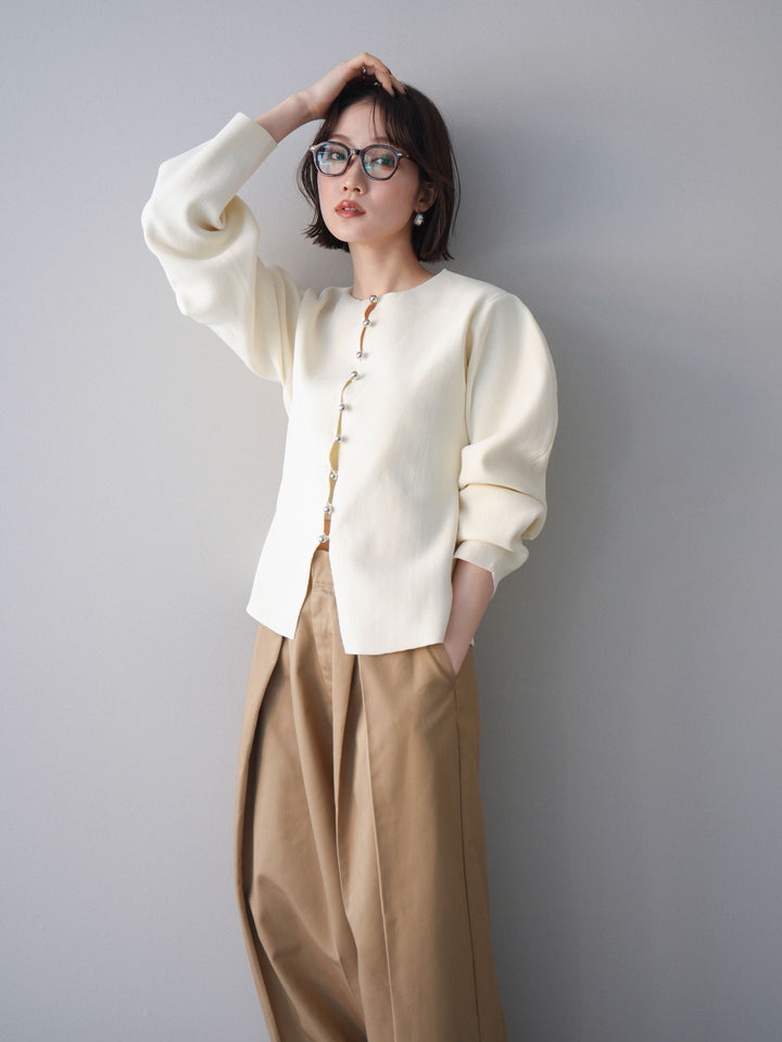 [予約]フロントスリットシルバーボタンニットカーディガン/off