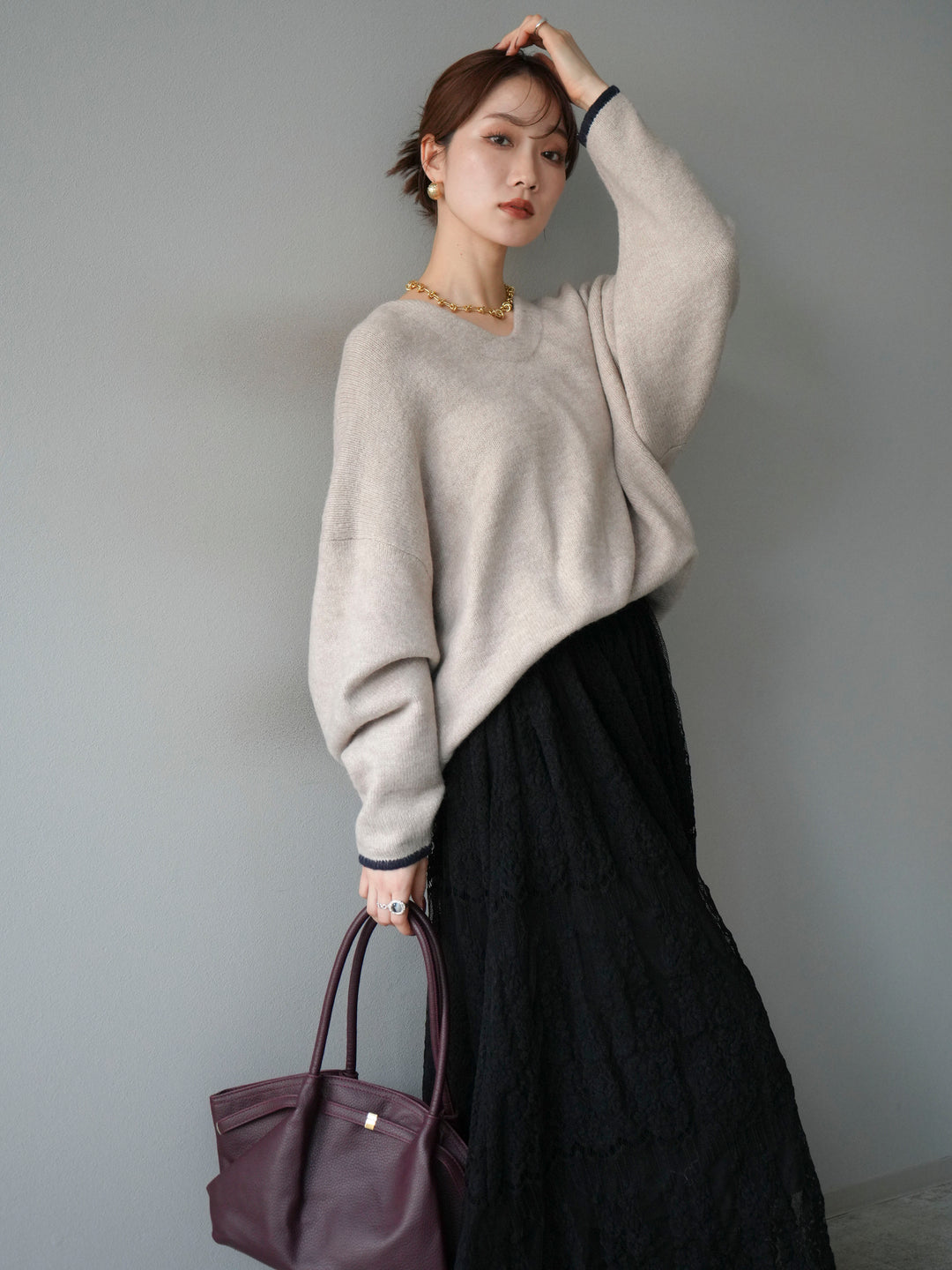 【預購】V領拼色袖針織套頭衫/米色