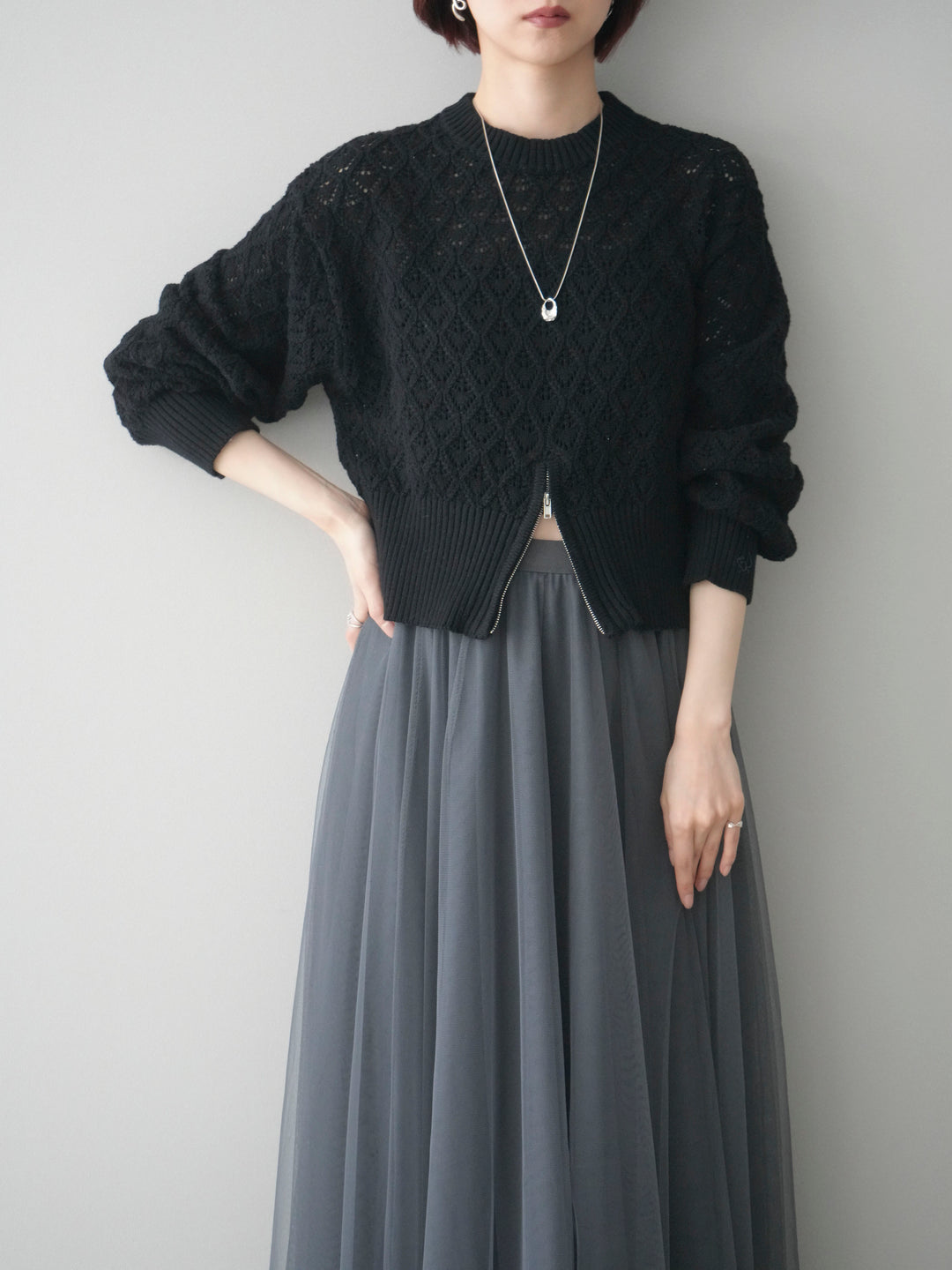 [予約]透かし編みフロントジップスリットニットプルオーバー/black