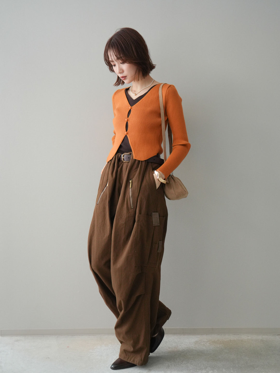 [SET]Vネック配色レイヤードスリットニットトップス+コットンタックループパンツ(2set)