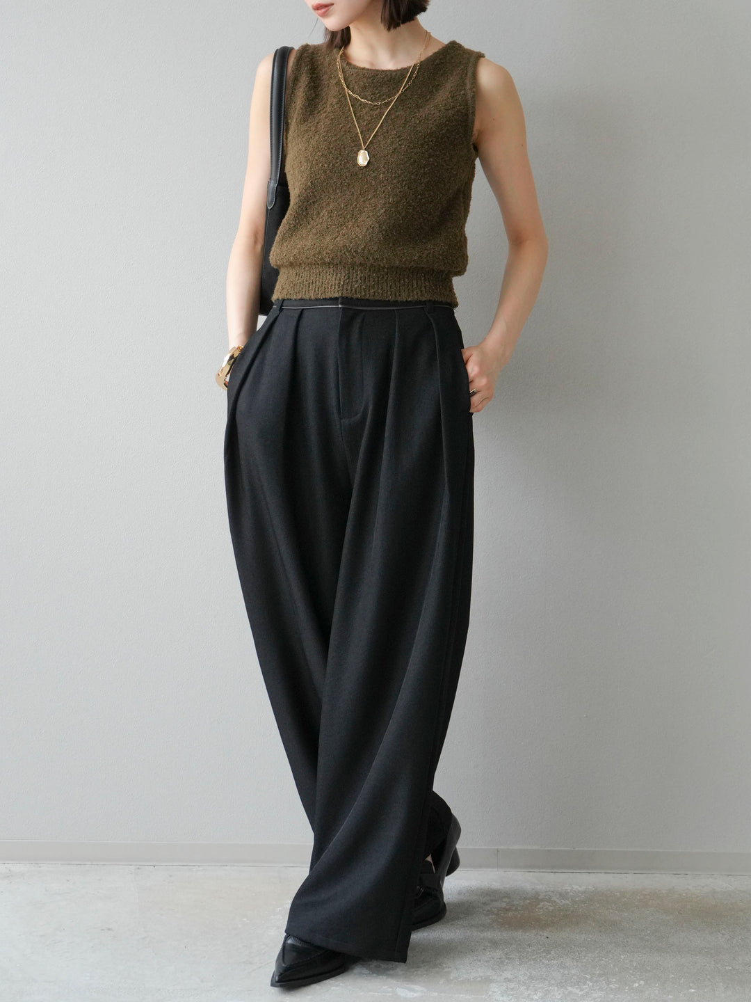 [予約]レザーパイピングタックワイドパンツ/ブラック