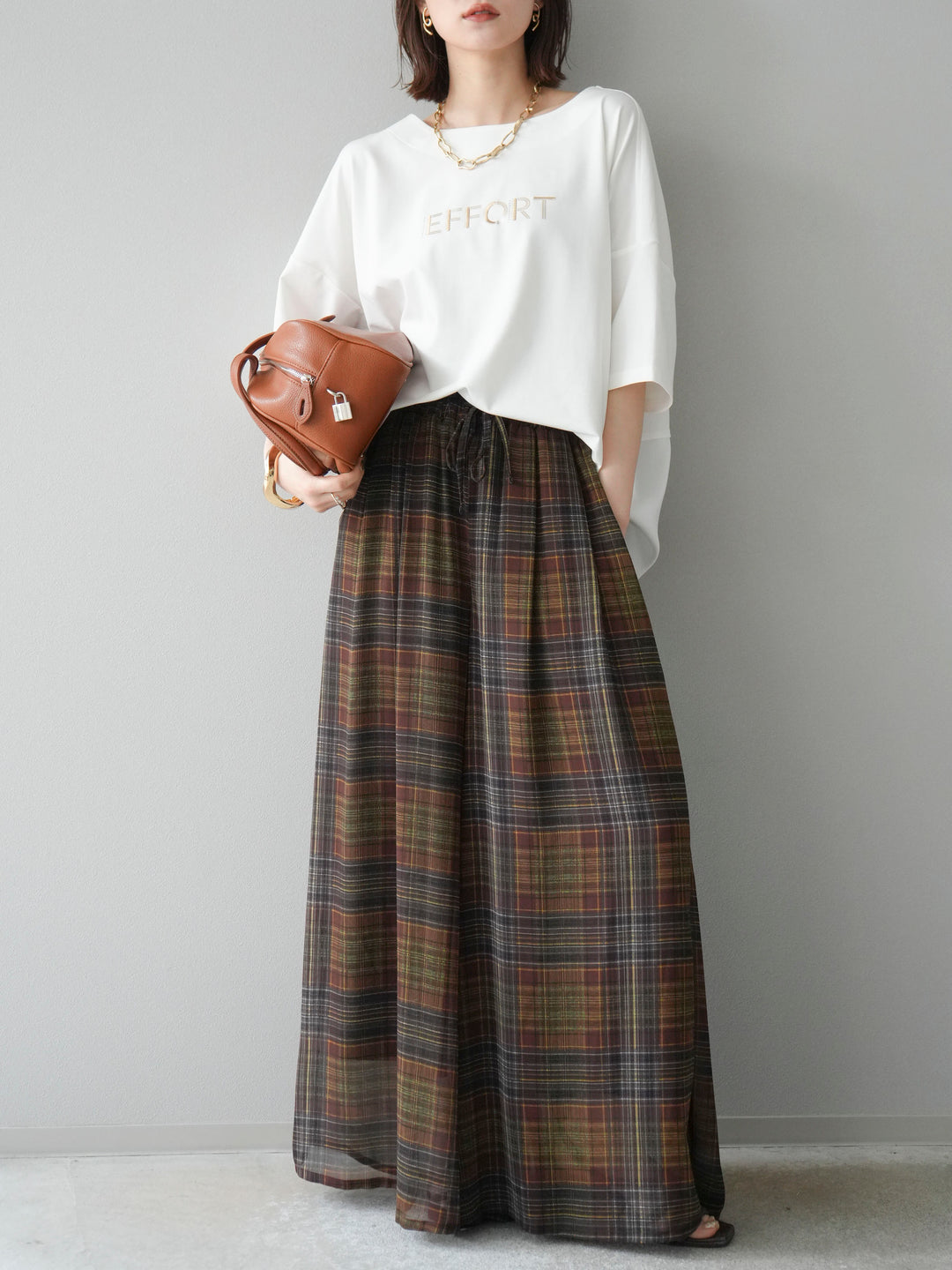 [套裝] 不同材質金屬標誌刺繡 x 印花T卹 + 透視格紋寬鬆褲（2 件套）