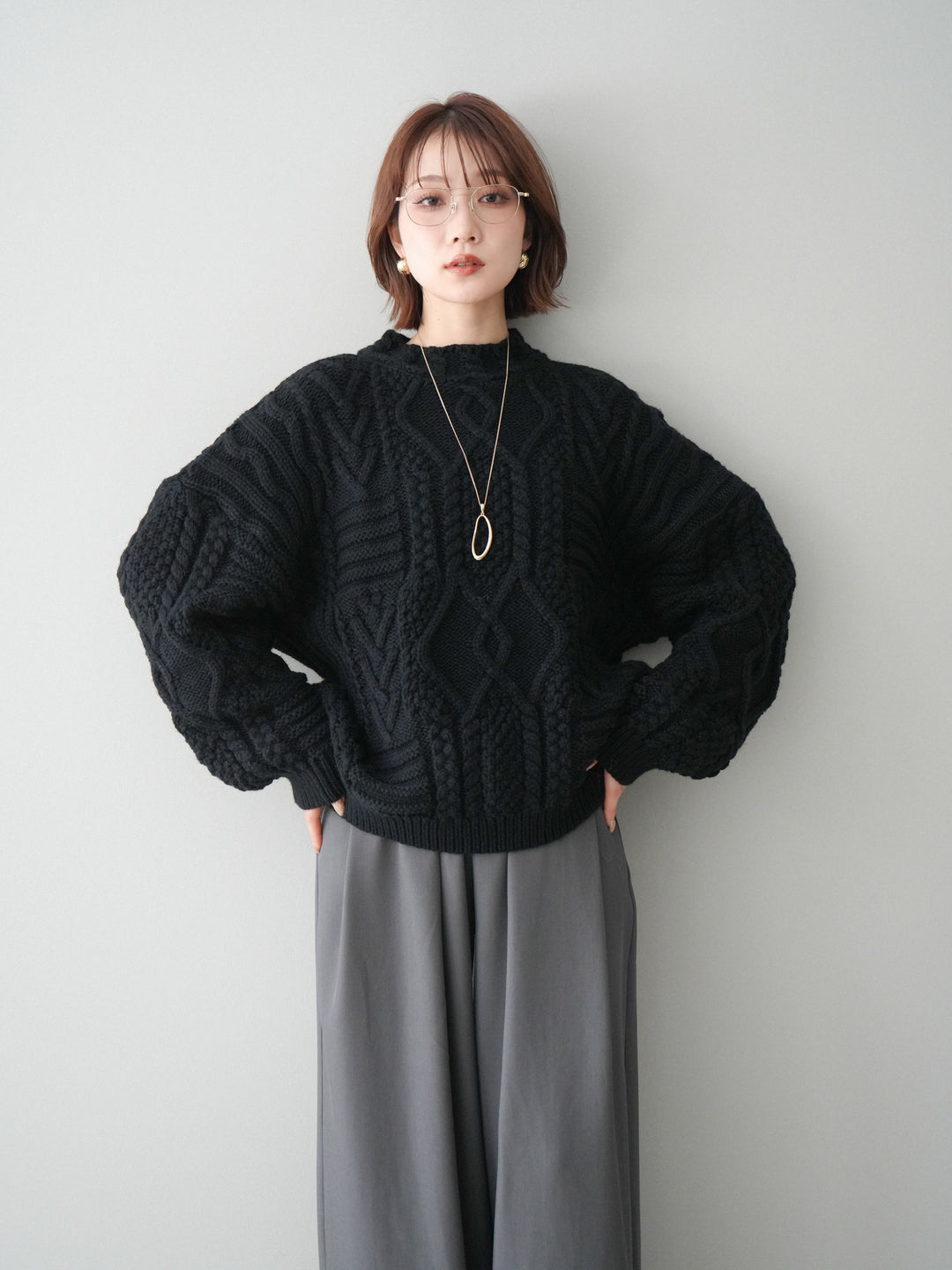 [予約]ケーブル編みモックネックニットプルオーバー/black