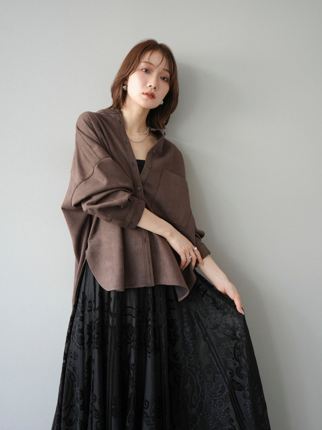 [SET]スエードバンドカラーオーバーシャツ+アンティーク柄フロッキーマキシスカート(2set)