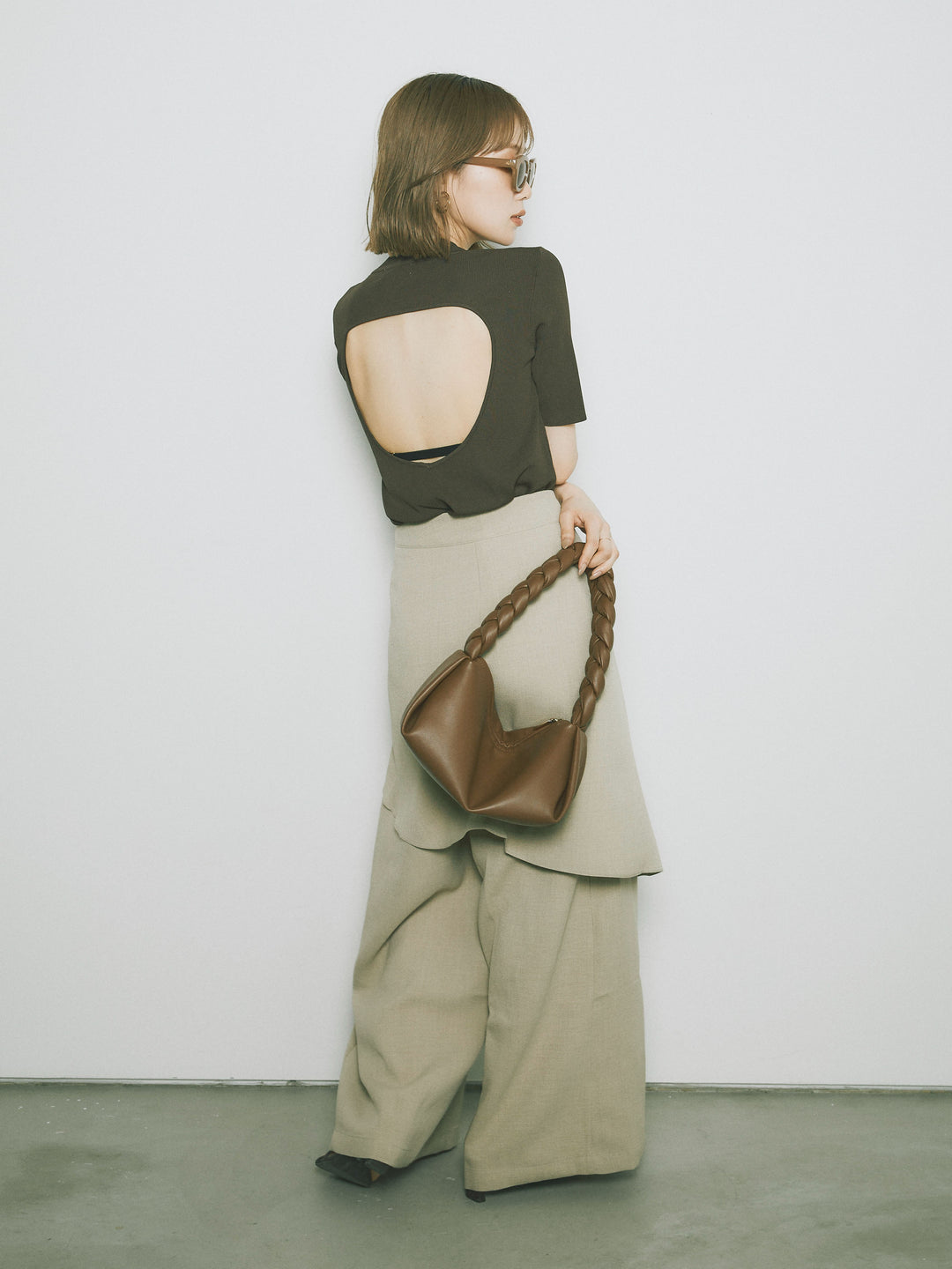 [預訂] 後開人造絲針織上衣/棕色