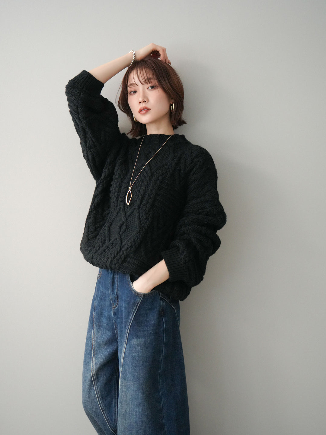 [予約]ケーブル編みモックネックニットプルオーバー/black