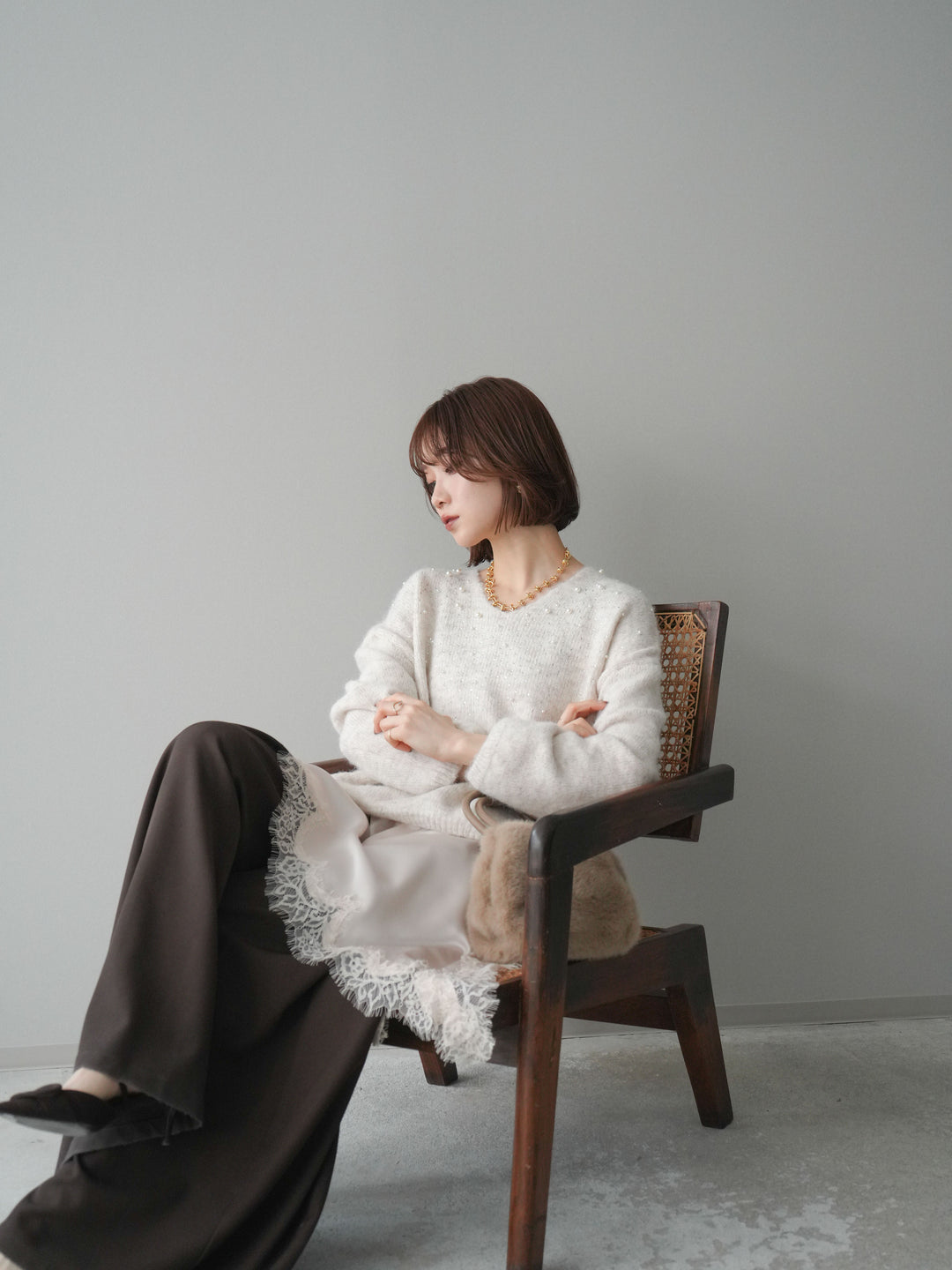 [SET]パール×ビジューVネックニットプルオーバー+アシンメトリーサテンレースキャミソール+テープベルトタックバギーパンツ(3set)