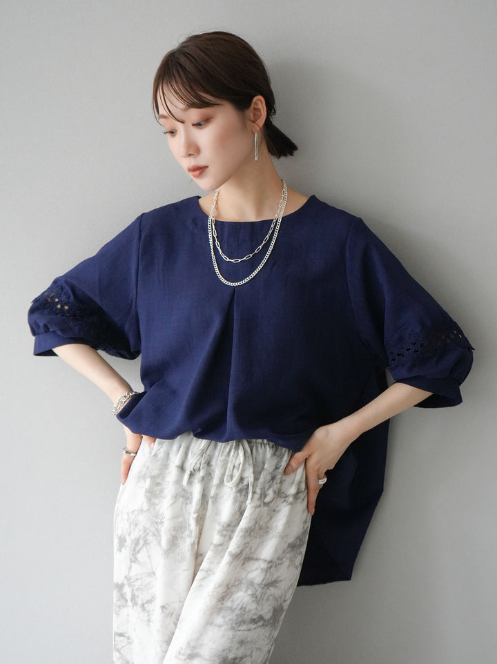 [Pre-order] Linen-touch sleeve cutwork tuck blouse/navy