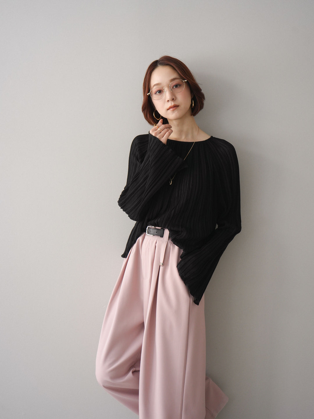 [SET]プリーツシアーフレアスリーブニットトップス+ベルト付キーホルダーモチーフワイドパンツ(2set)