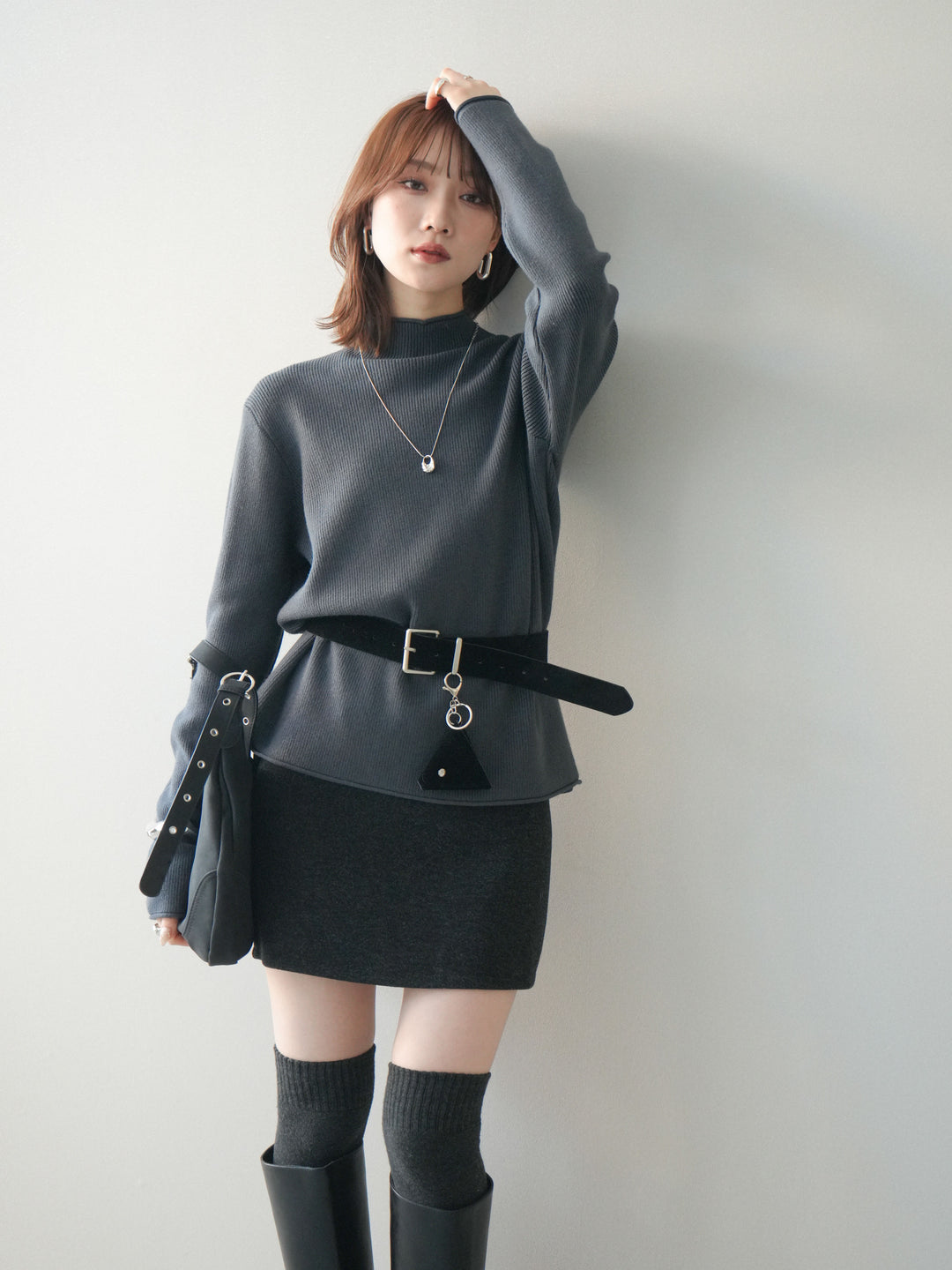 [予約]ボトルネック裾カールリブニットトップス/charcoal