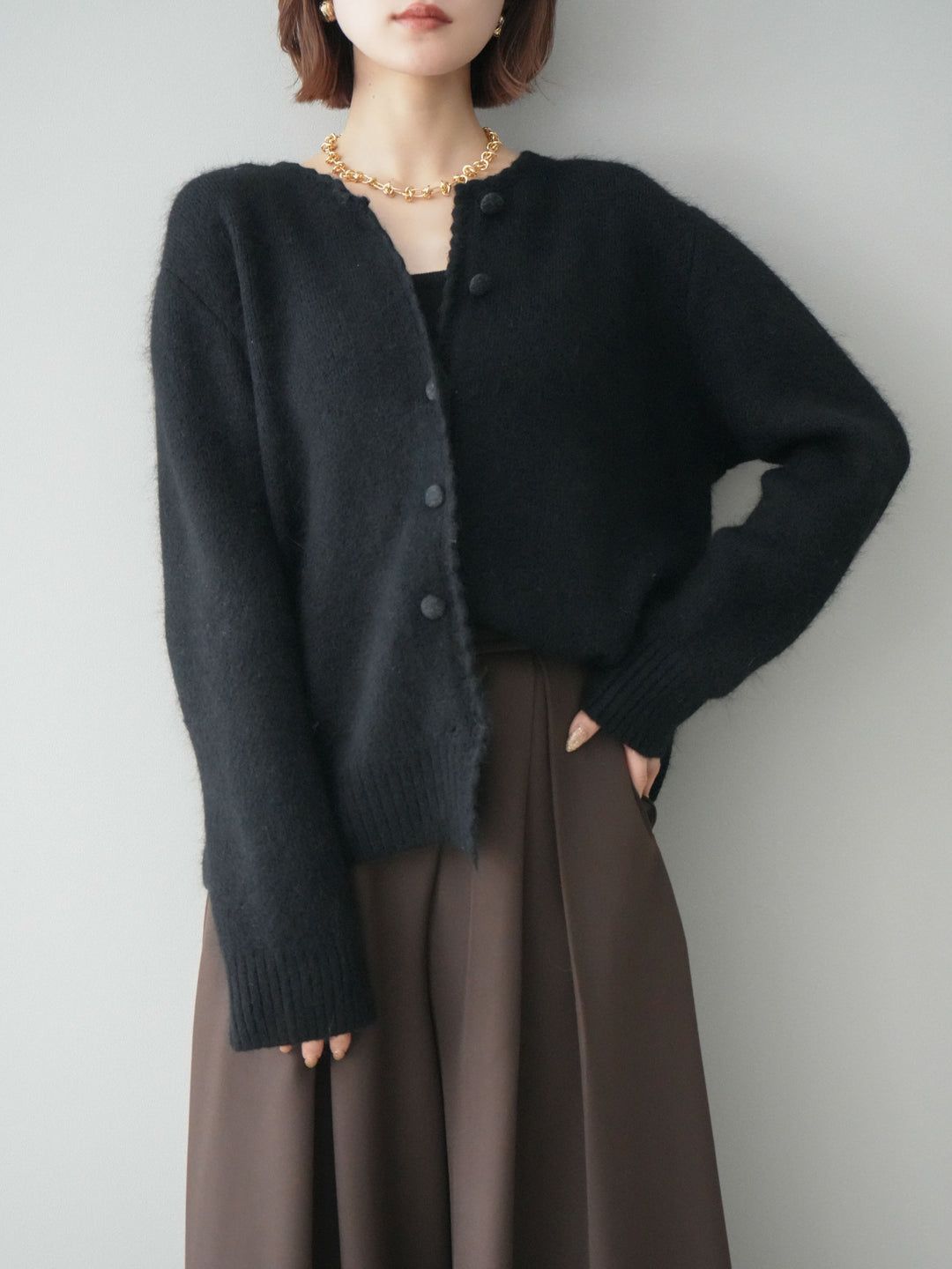 [予約]くるみボタンニットカーディガン/black