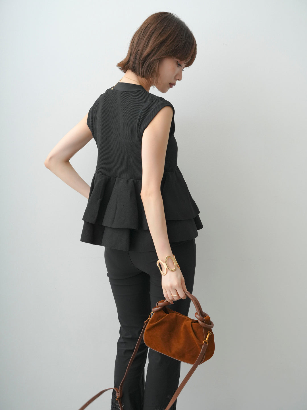 [予約]ダブルフリルペプラムノースリニットトップス/black