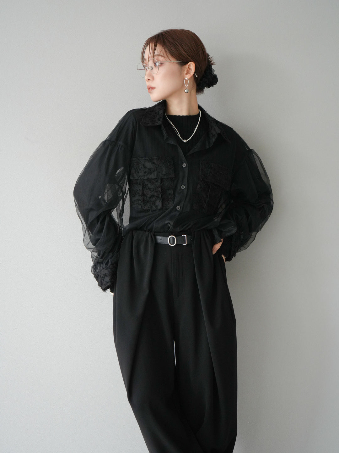 [SET]フリンジジャガード×チュールレイヤードシャツ+アームシャギーランダムリブニットトップス+ベルト付タックワイドパンツ(3set)