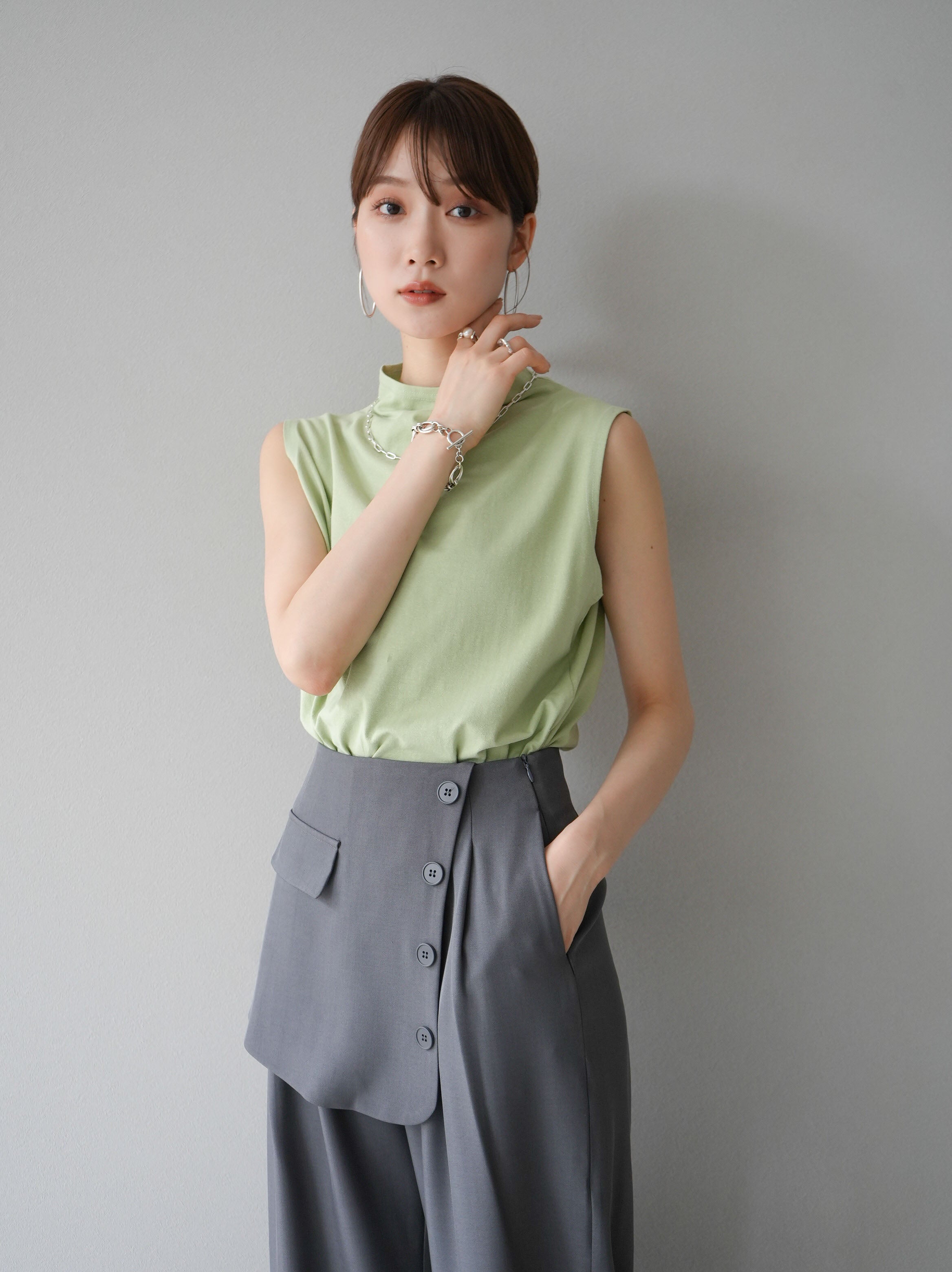 予約]ボトルネックノースリーブTシャツ/ライトグリーン – Lumier