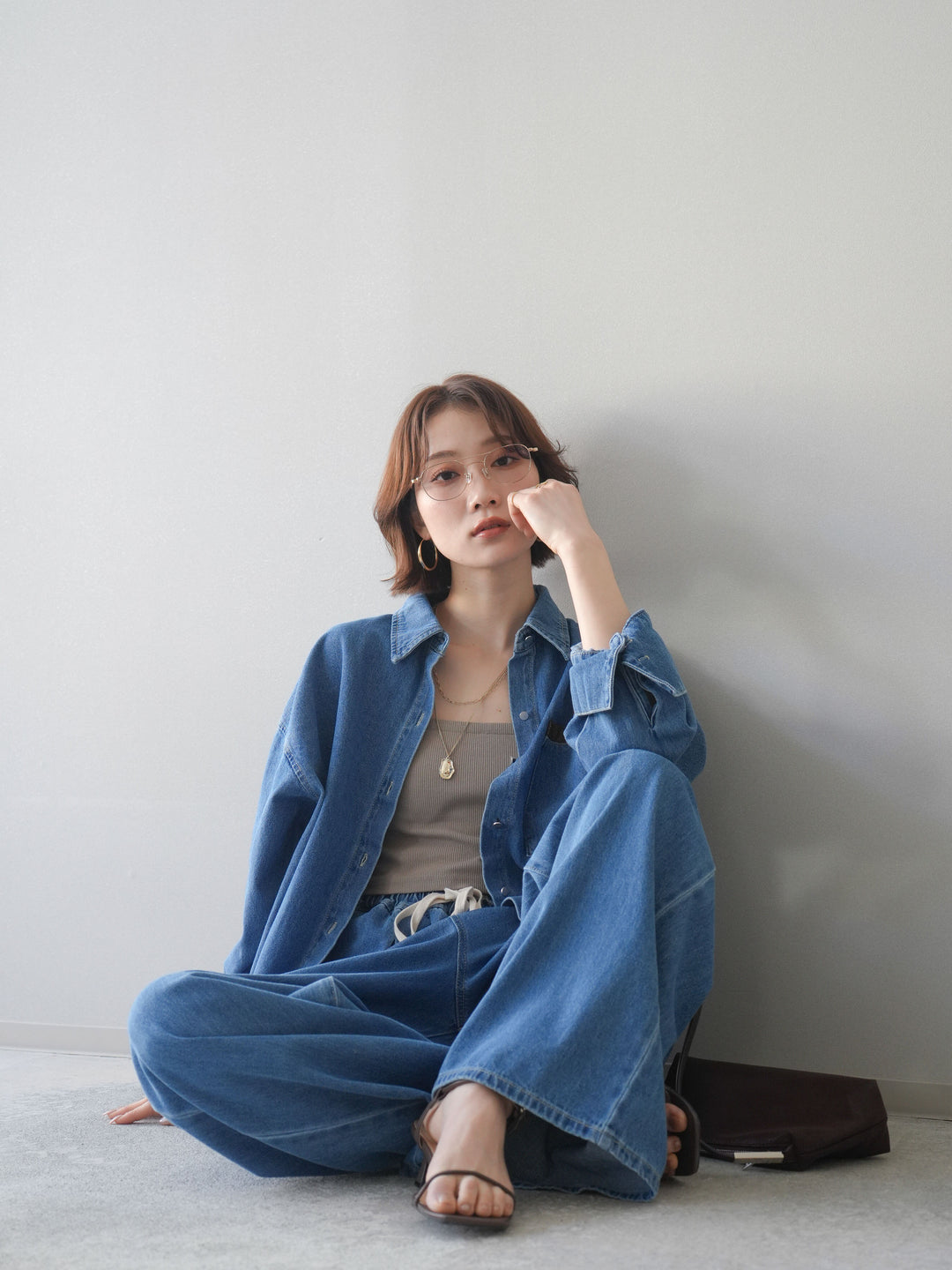 [SET]ポイントレザーオーバーデニムシャツ+ドロストワイドデニムパンツ(2set)